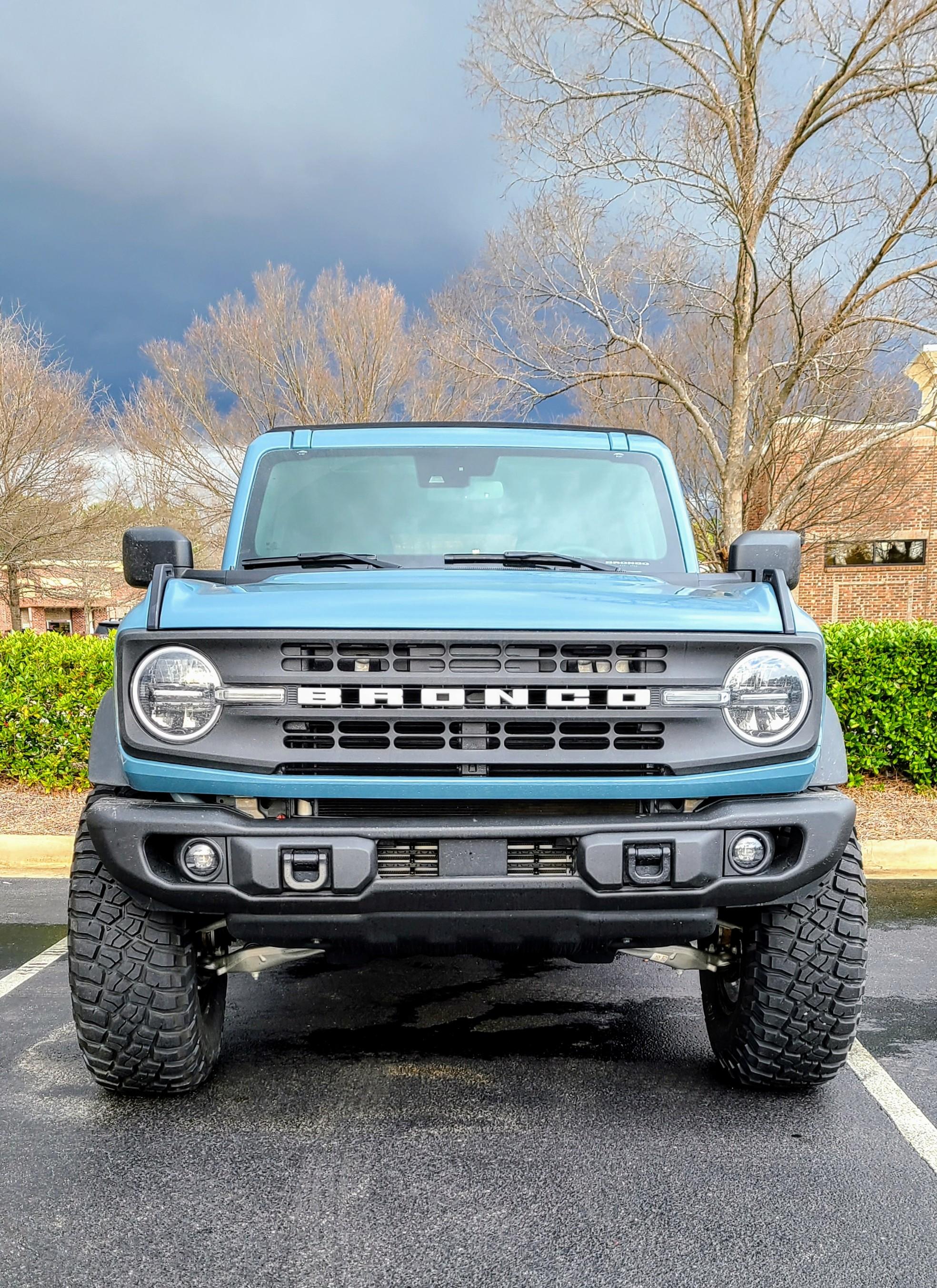 Ford Bronco Black Diamond front bumper crooked 20230217_160000~2