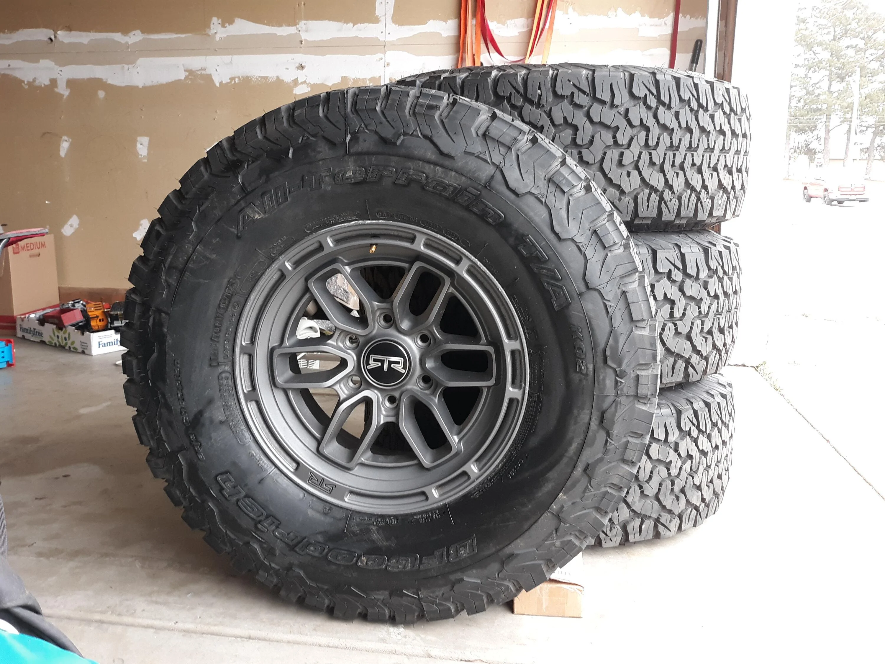 Ford Bronco RTR Evo 6 wheels w/KO2s 20230217_100247