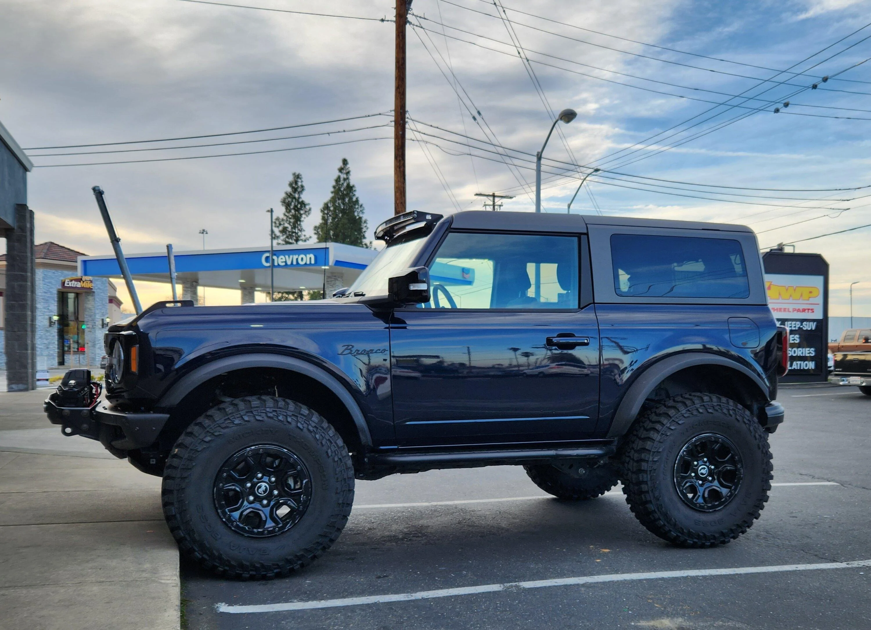Ford Bronco Raptor Tailgate Hinges installed with Hammerbilt Bracket 20230213_164635