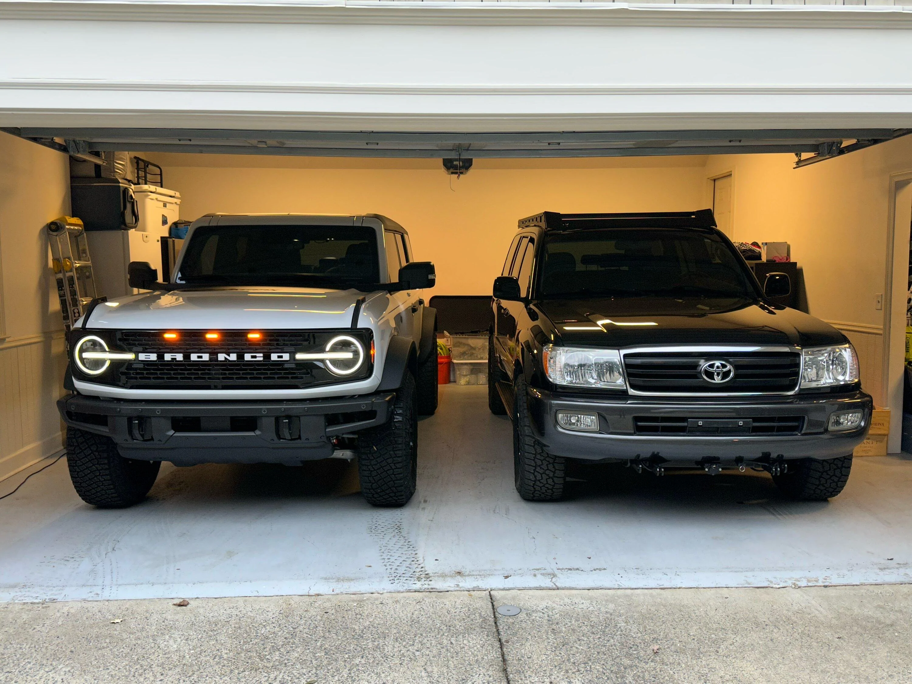 Ford Bronco Post your Bronco's garage mates! IMG_2956D