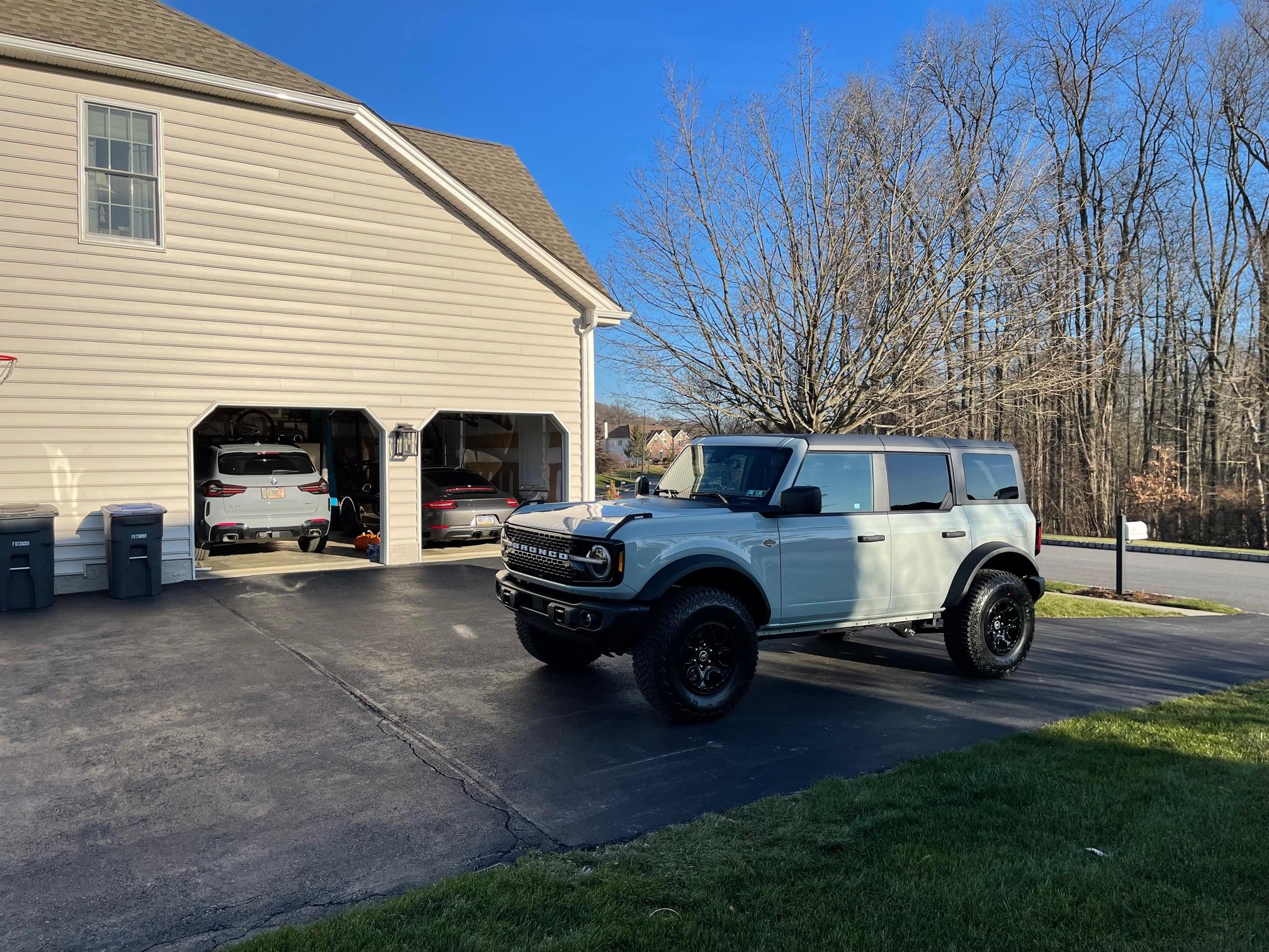 Ford Bronco Post your Bronco's garage mates! IMG_6281