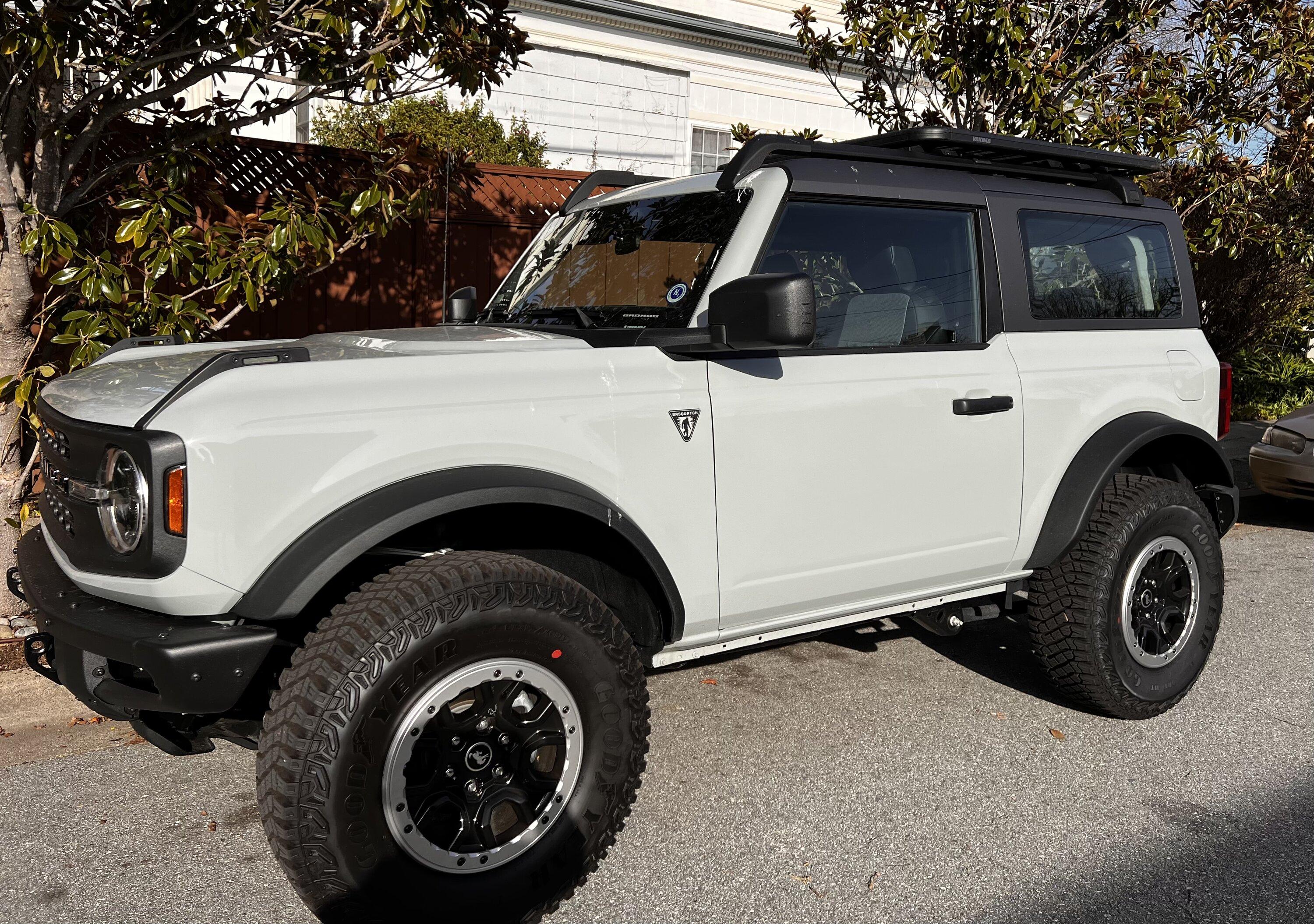 Ford Bronco Yakima platform installed on factory rack 5B1286D8-C3EF-48EE-A2A6-ED179DE0B8D2