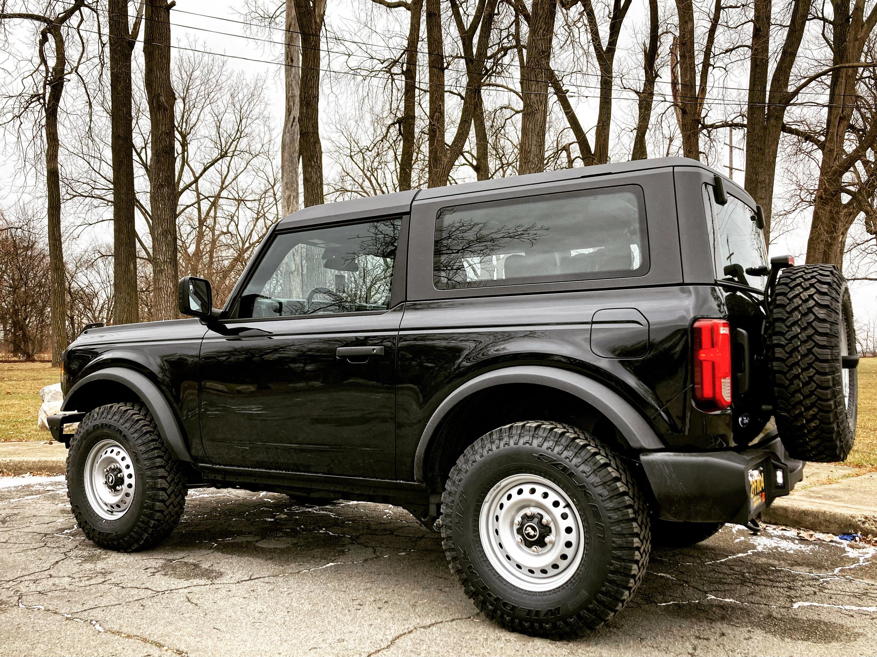 Ford Bronco The 2023 Shadow Black Base Experience 46918A5F-C2B3-44C5-B5DD-50CF96DD9A3E