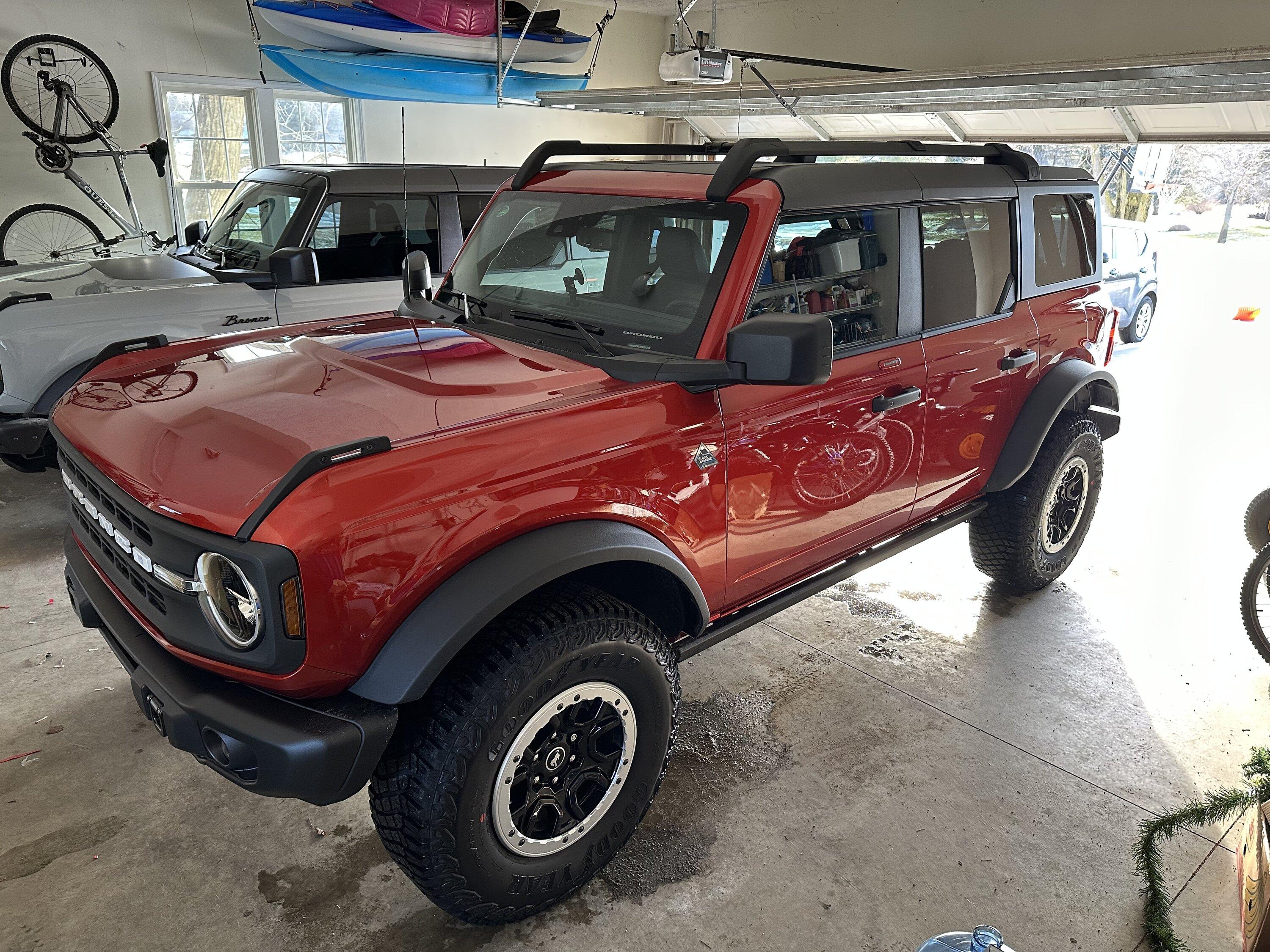 Ford Bronco HOT PEPPER RED Bronco Club 2767E0D4-B8AA-4590-8CE9-52540CE04F23
