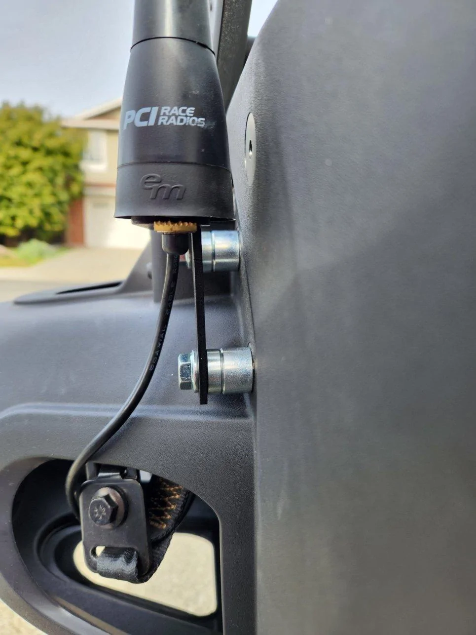 Ford Bronco Chase Radio - Icom Race Radio installation WJr1gXA_SWSlQxK28YkF