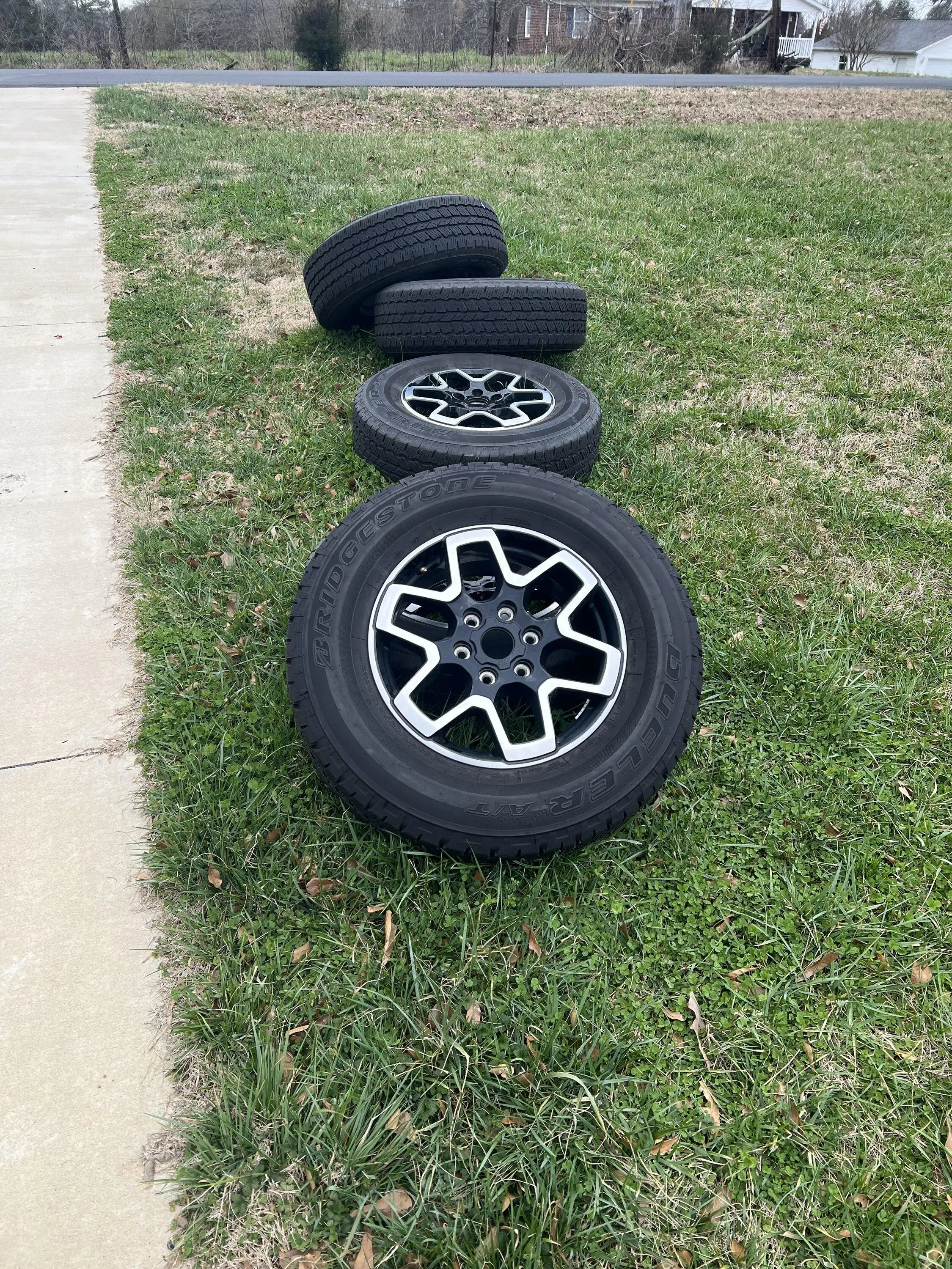 Ford Bronco Outer banks wheels and tires 57BE4639-7AE3-444E-A69B-FE7A702BB10A