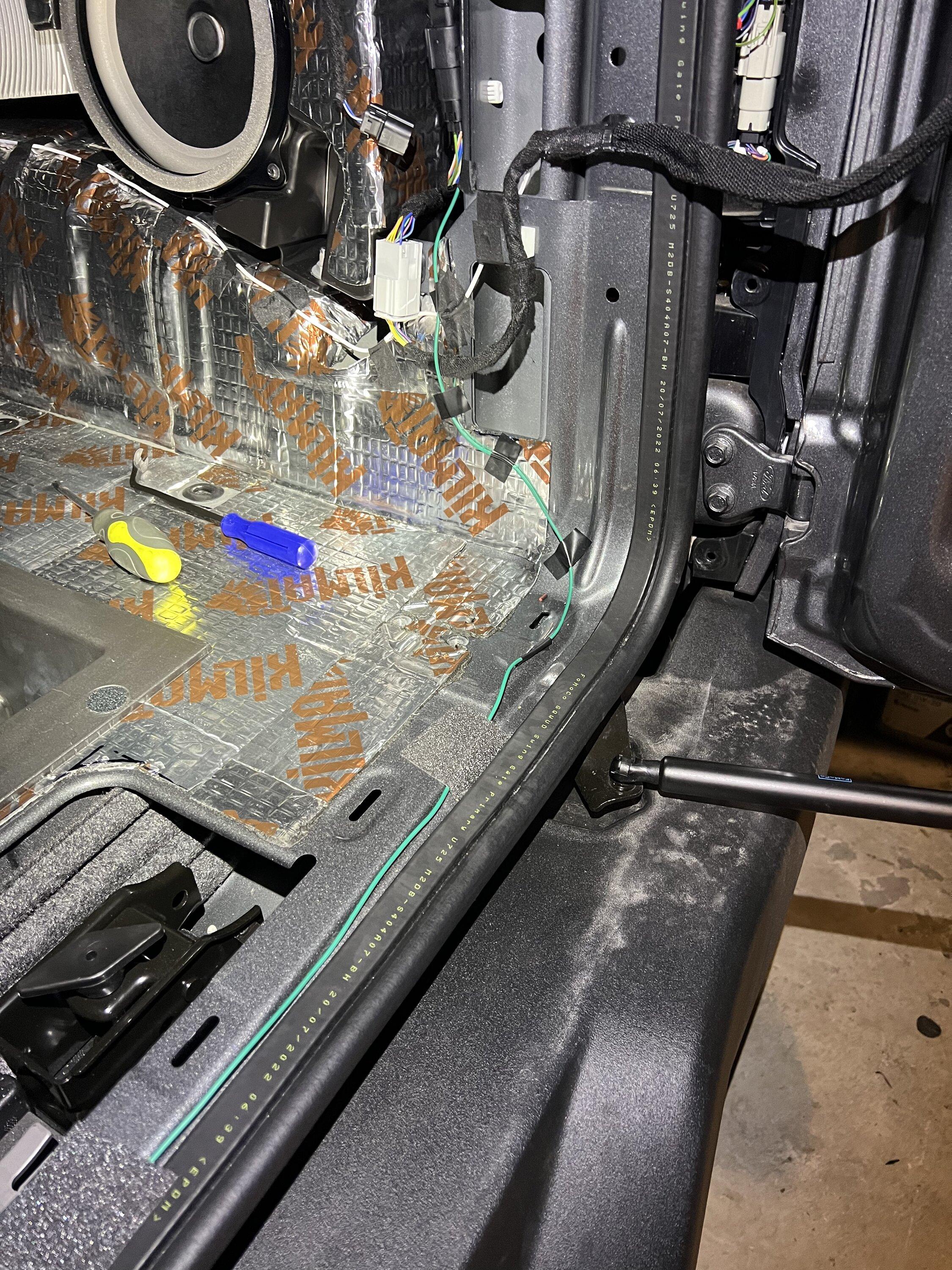 Ford Bronco Rear taillight wiring (strange wire) 5A2AA8A0-DCBE-40E7-85FB-874759D506CB