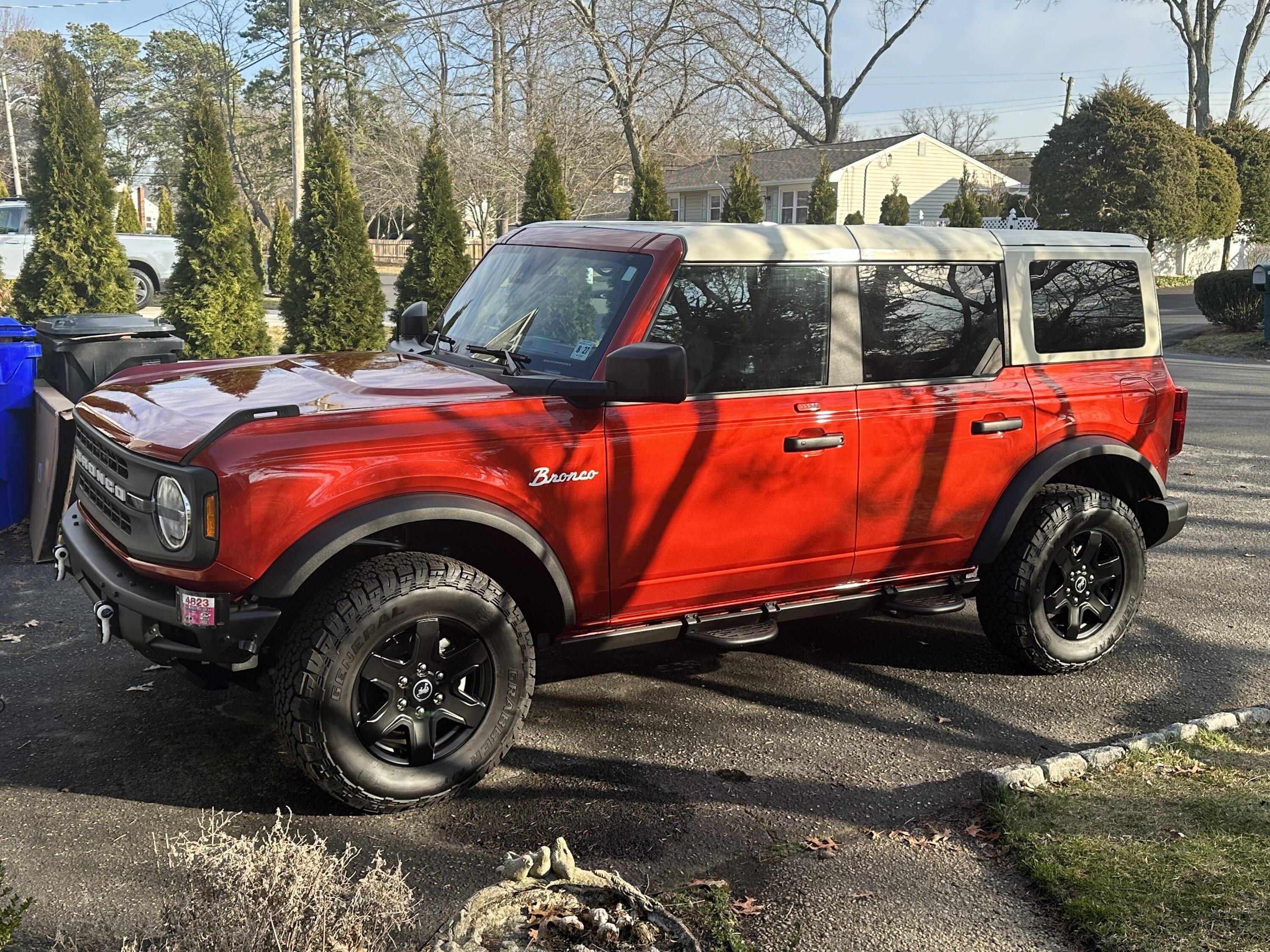 Ford Bronco HOT PEPPER RED Bronco Club E9989F6A-3B9B-4D0E-86A5-896719000A0E