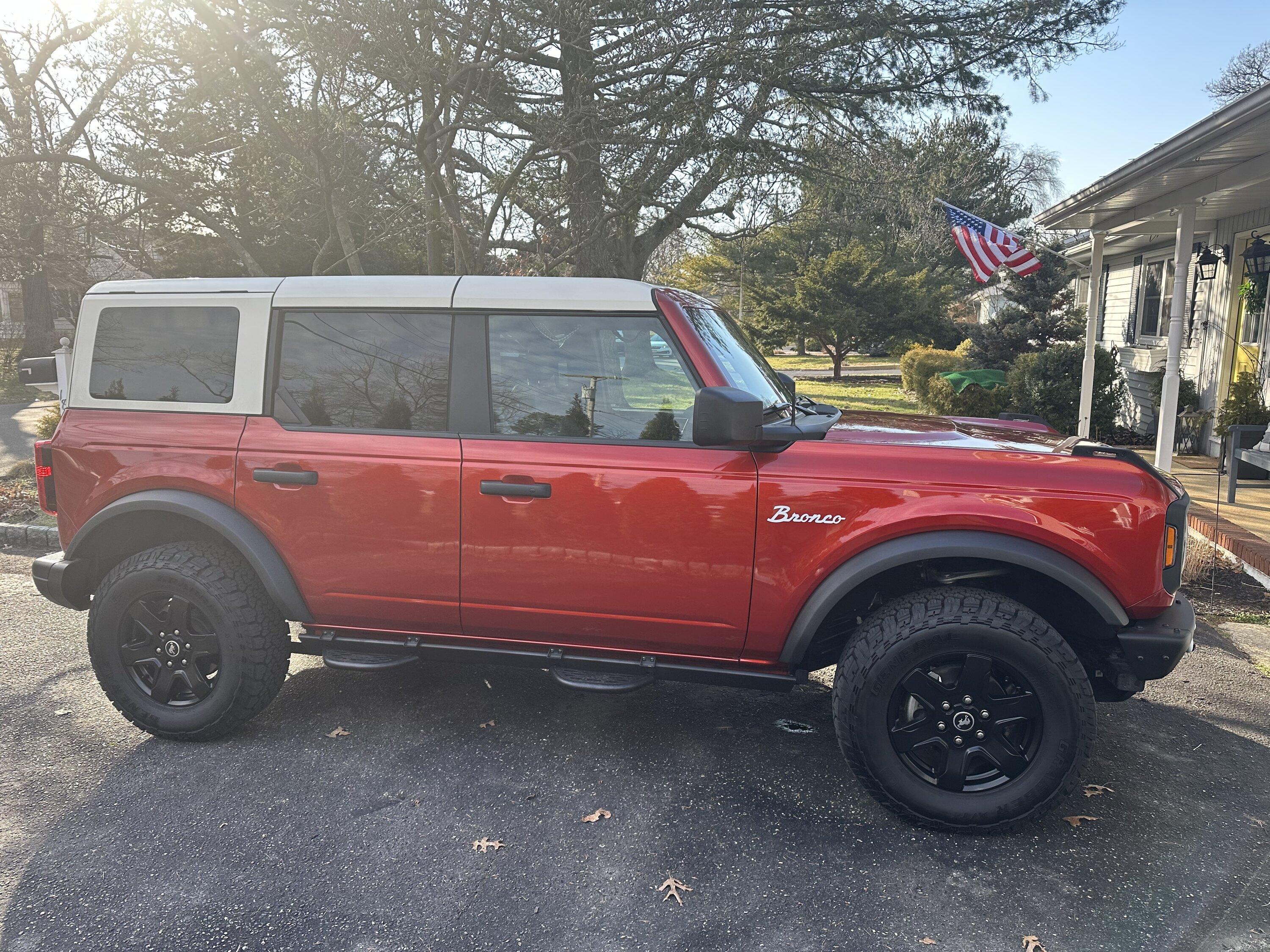 Ford Bronco HOT PEPPER RED Bronco Club 00F52DDF-88A4-46EE-A2AC-D3FD545A4261