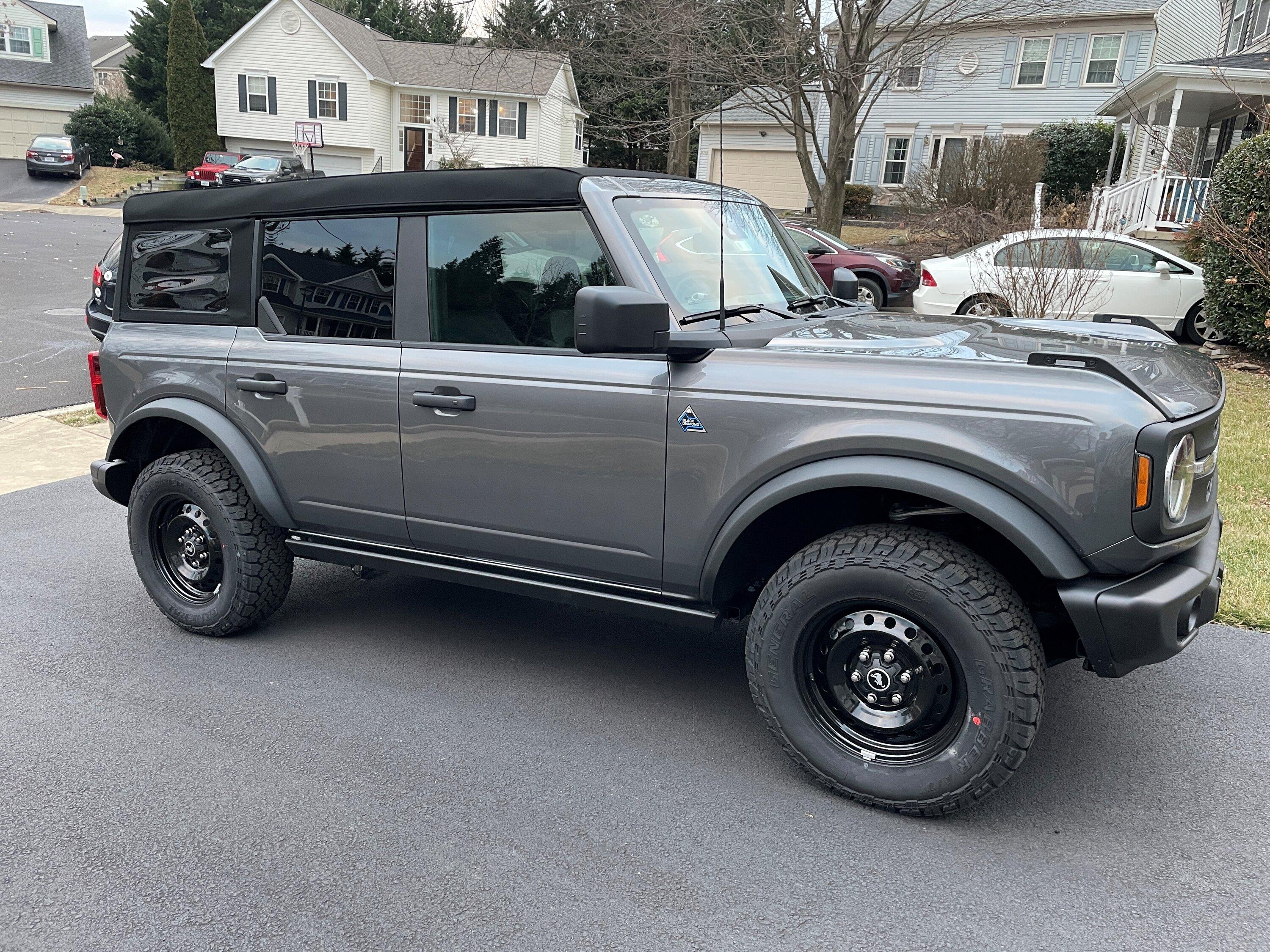Ford Bronco CARBONIZED GRAY Bronco Club Bronco