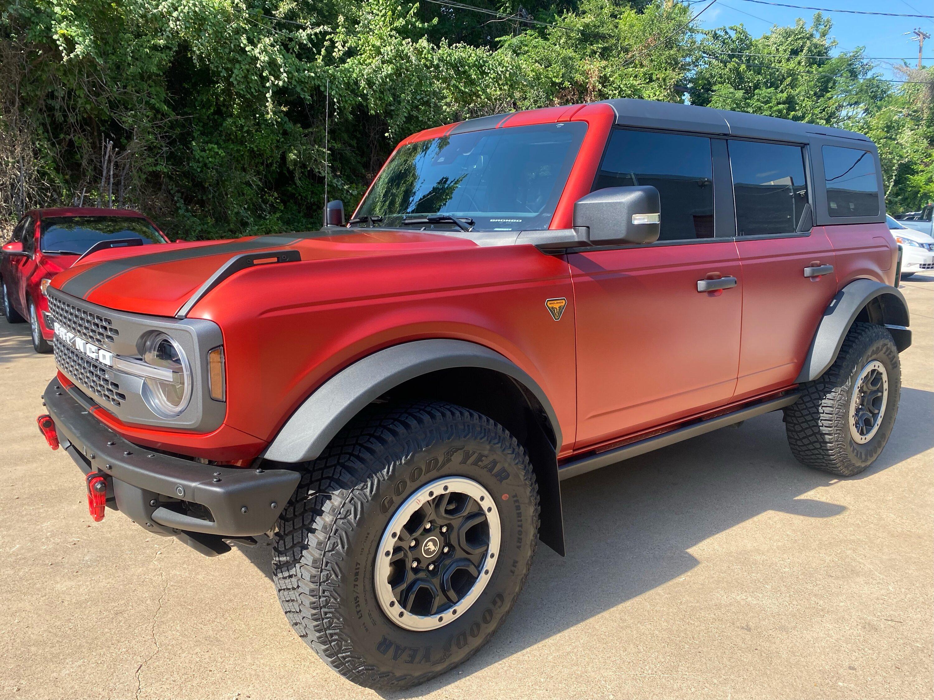 Ford Bronco HOT PEPPER RED Bronco Club 5D65DB15-F78E-46AD-9AA6-DF0B892F6FD4