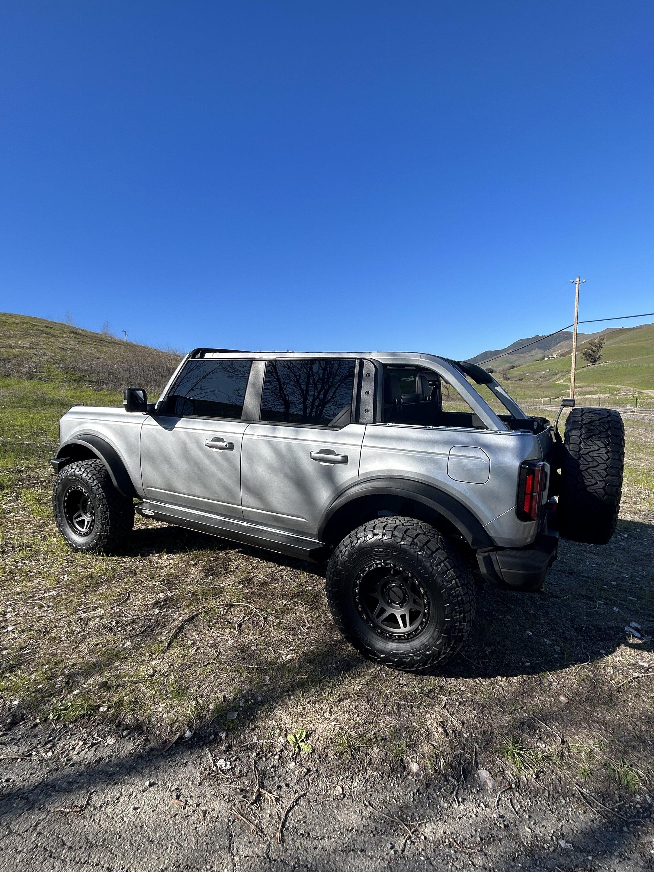Ford Bronco ICONIC SILVER Bronco Club 6375E5D0-1D31-482C-AC1B-F0882D5FFA70