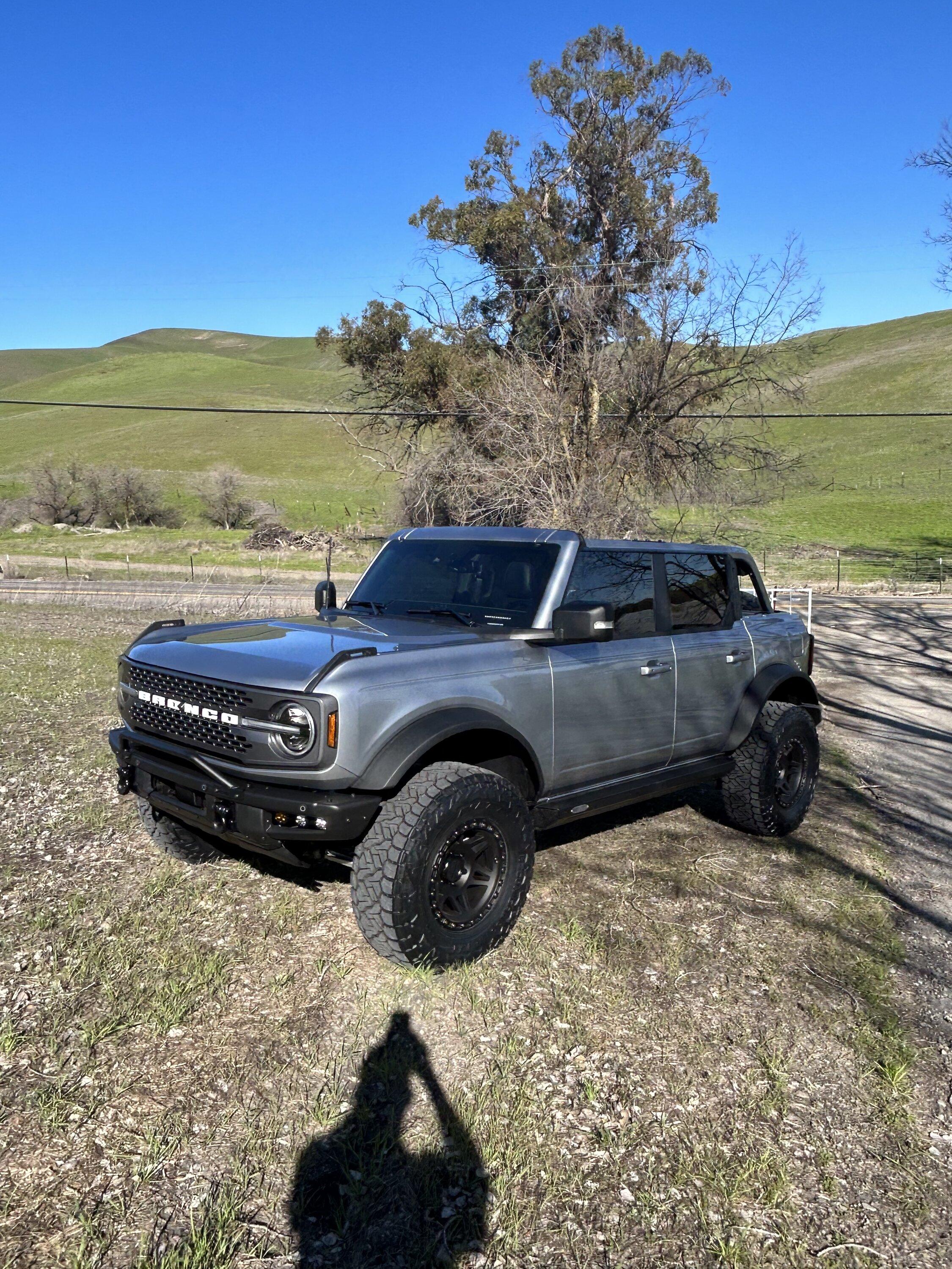 Ford Bronco ICONIC SILVER Bronco Club D81EAC67-E91B-4FE0-B7EB-C5A28ECB58C9