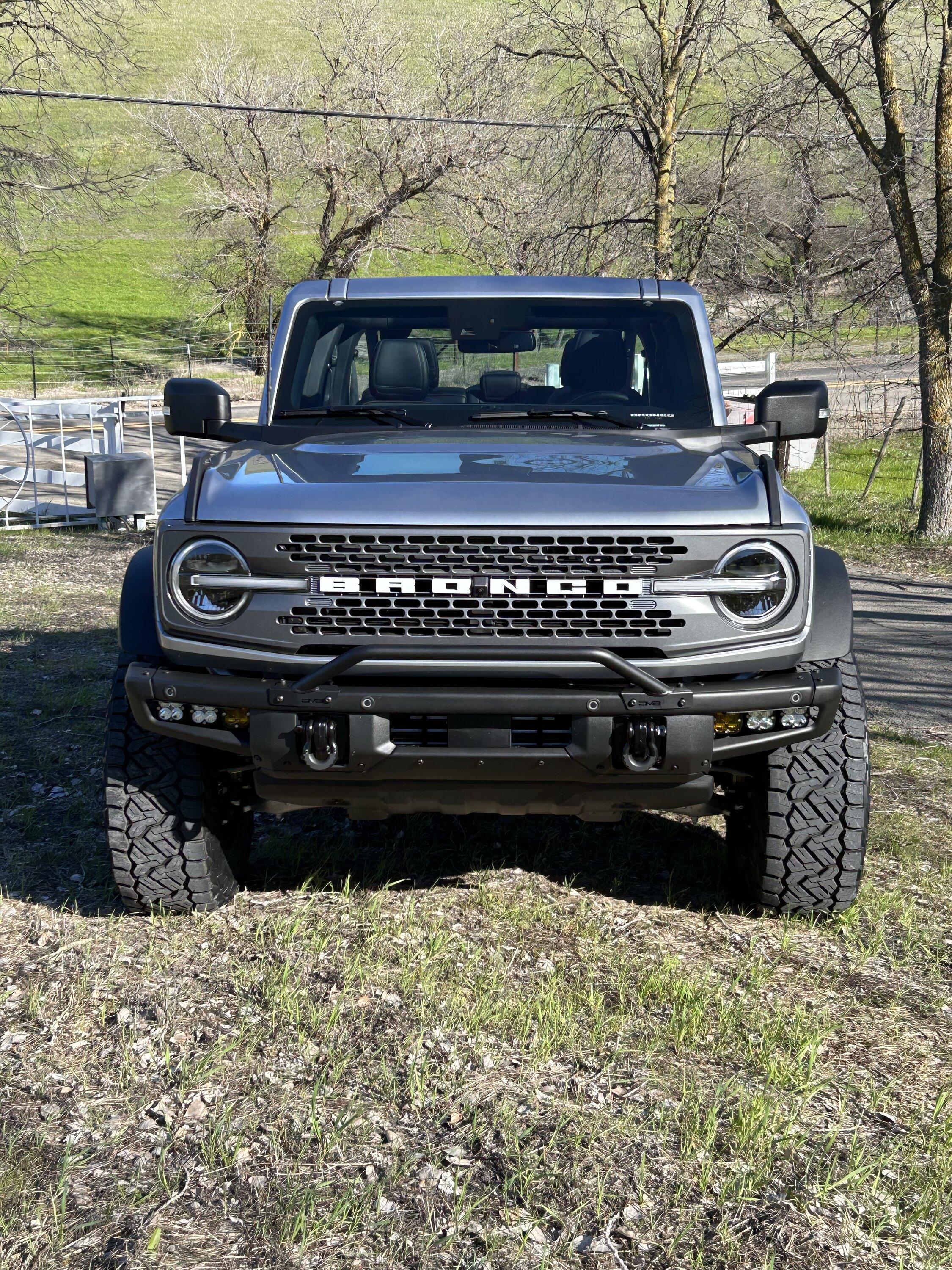 Ford Bronco ICONIC SILVER Bronco Club EF31CA63-56D0-4F23-815B-267135345E0A