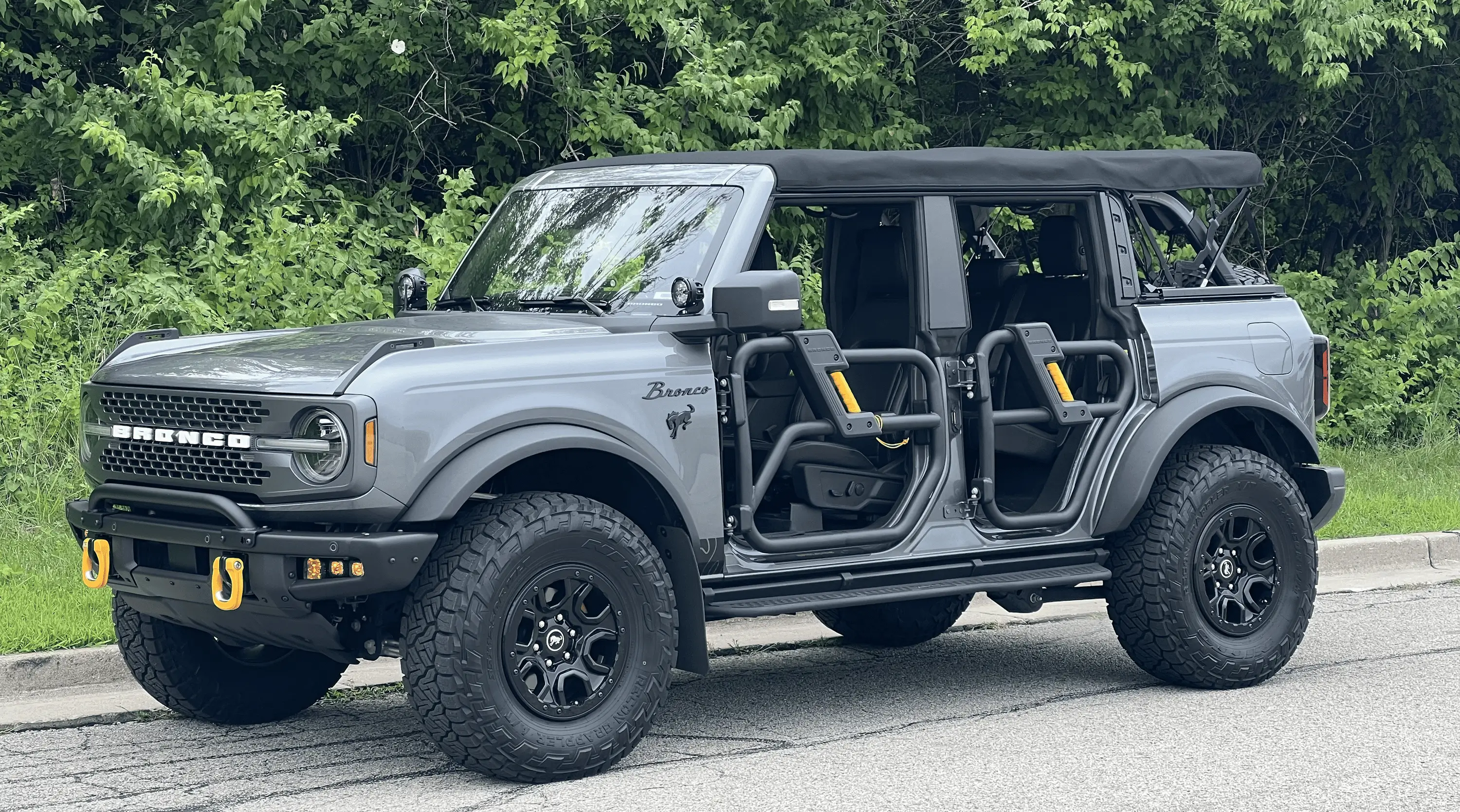 Ford Bronco Post your Bronco's garage mates! tempImageMvNNyx