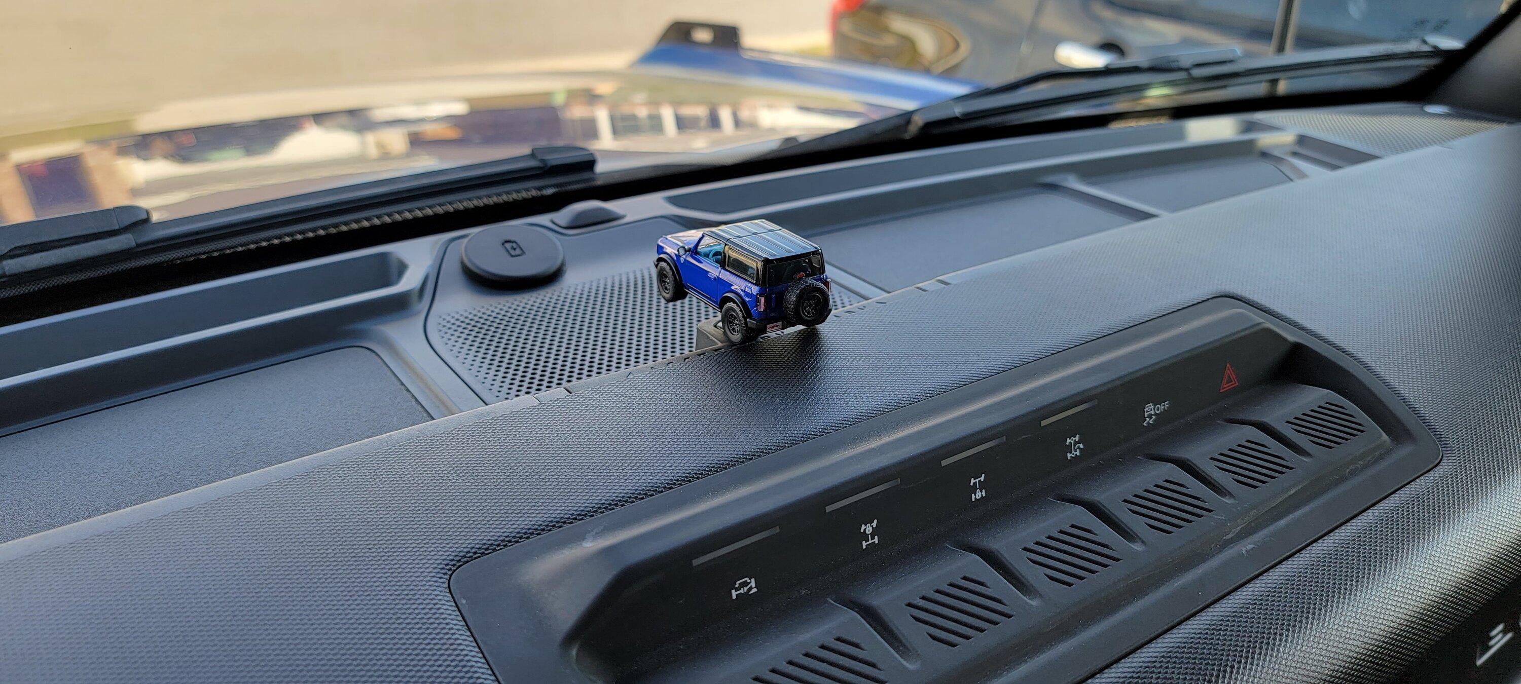 Ford Bronco 1/64th Bronco mount idea 20230223_145415