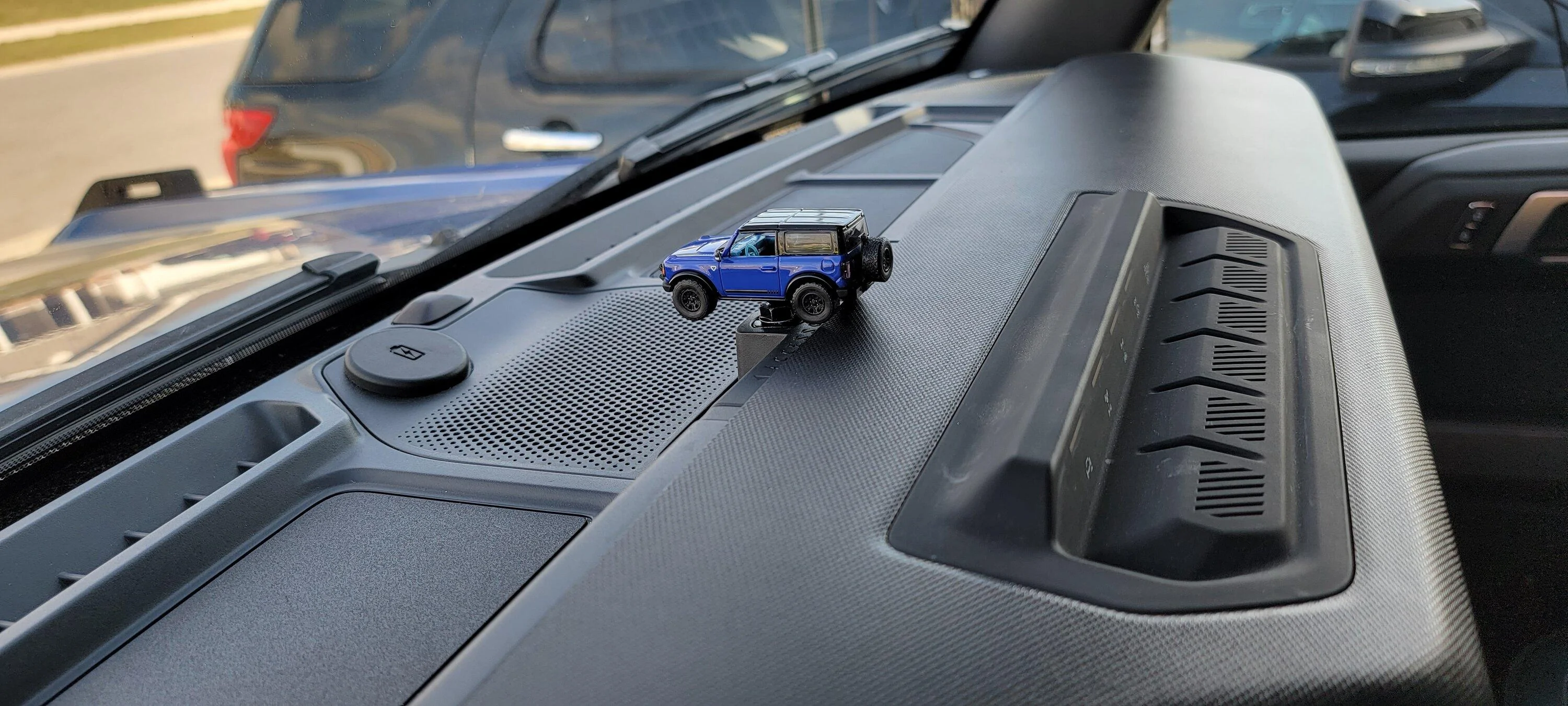 Ford Bronco 1/64th Bronco mount idea 20230223_145421