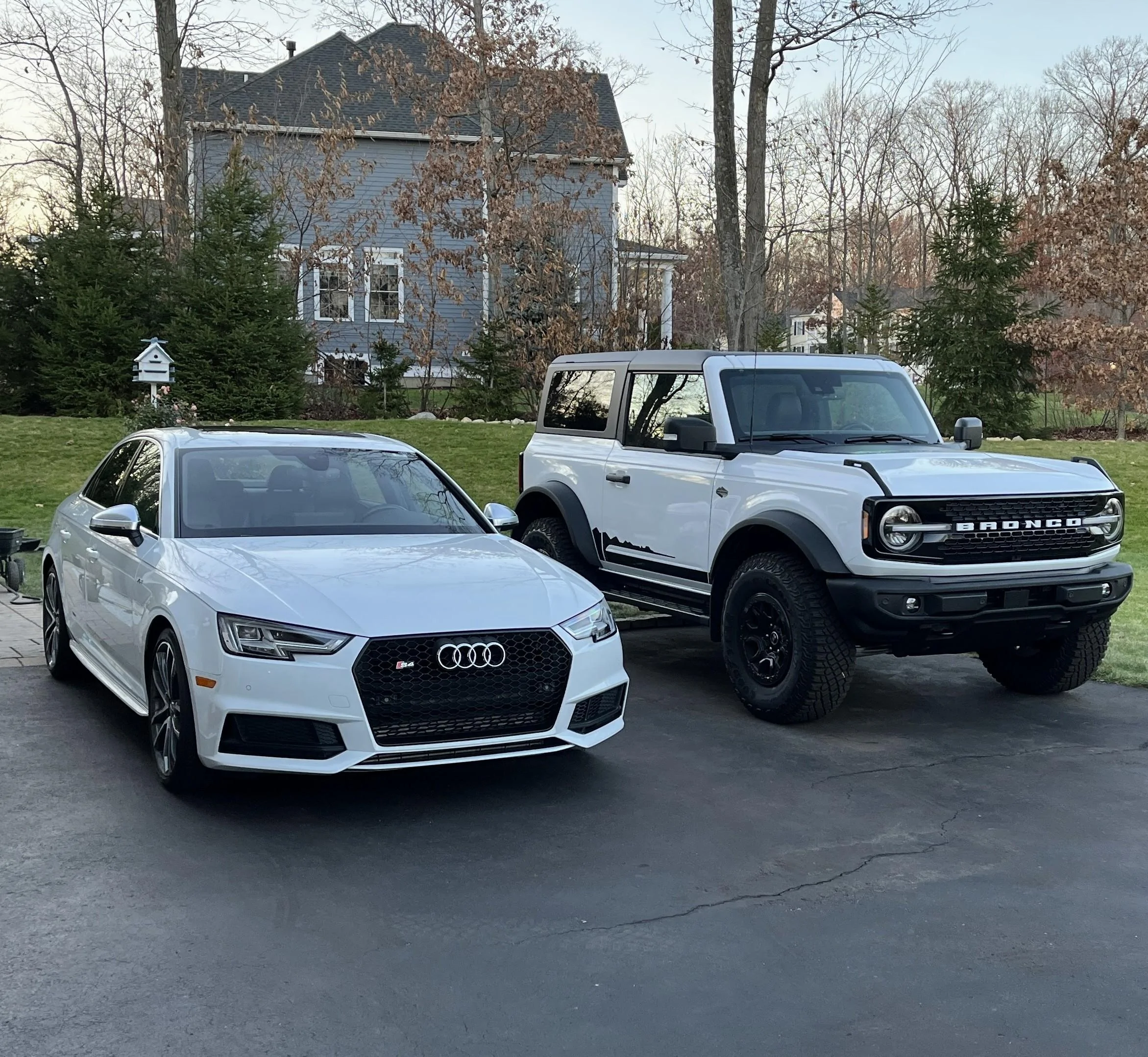Ford Bronco Post your Bronco's garage mates! IMG_0276_2