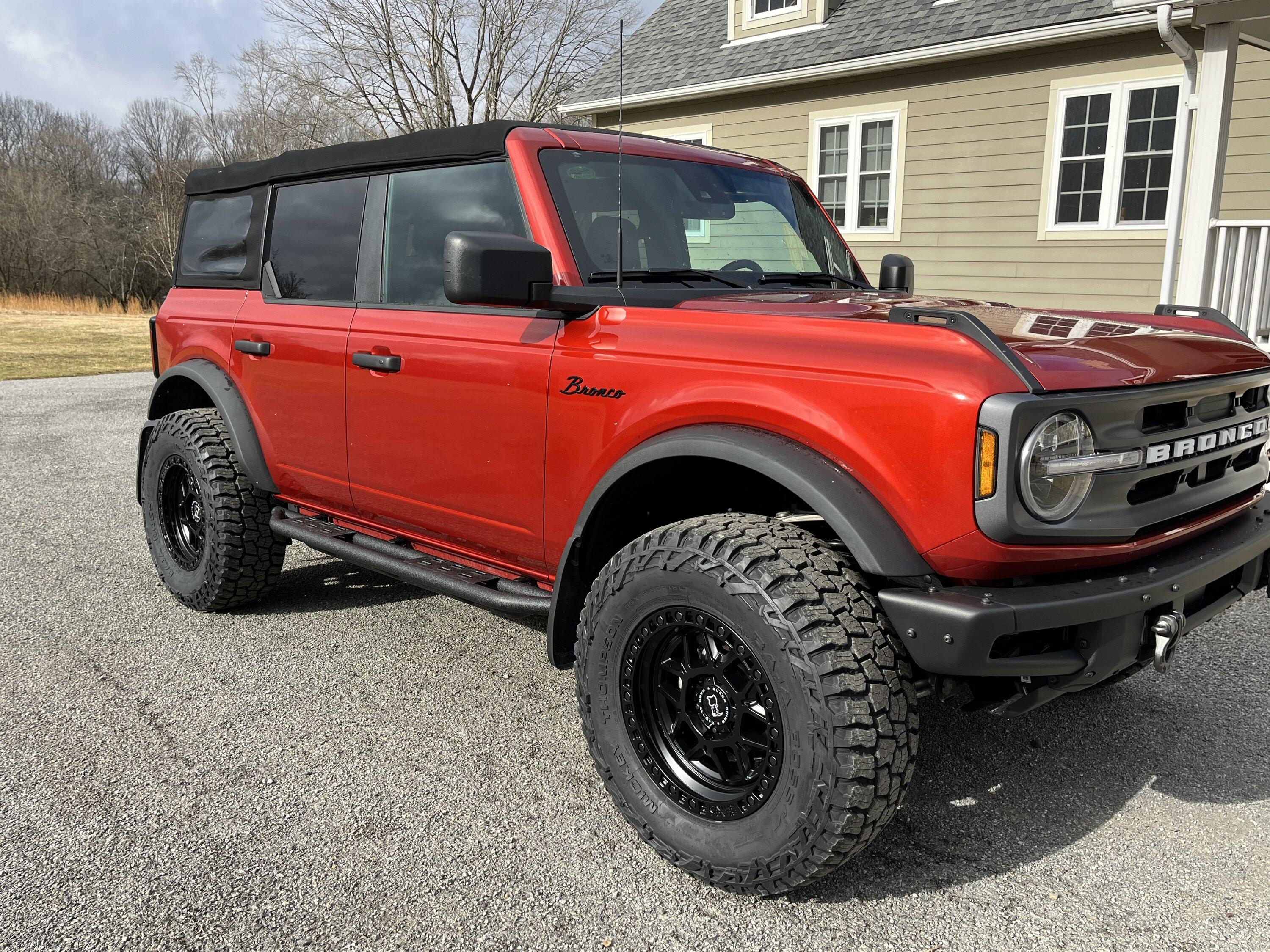 Ford Bronco HOT PEPPER RED Bronco Club 81B0EF49-60AF-4561-87A1-107B8339B6D1