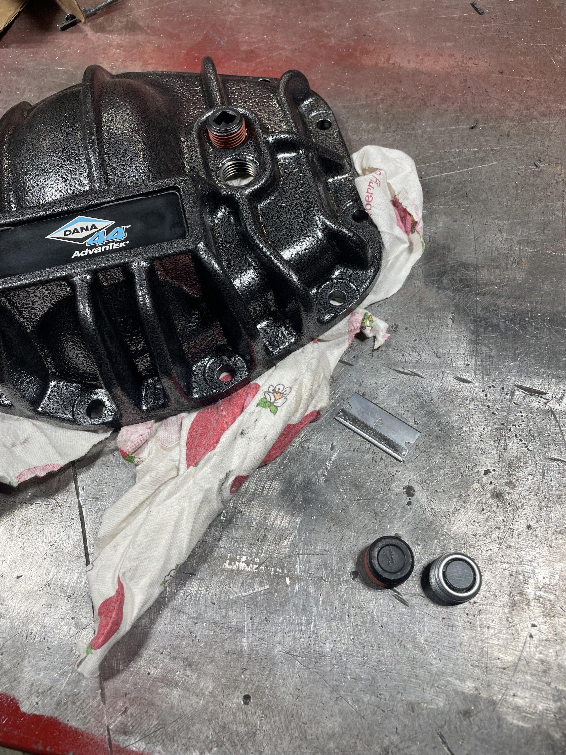 Ford Bronco Installed: Dana 44 M220 AdvanTek Nodular Differential Cover (From Jeep JL Wrangler) -- DIY IMG_2447