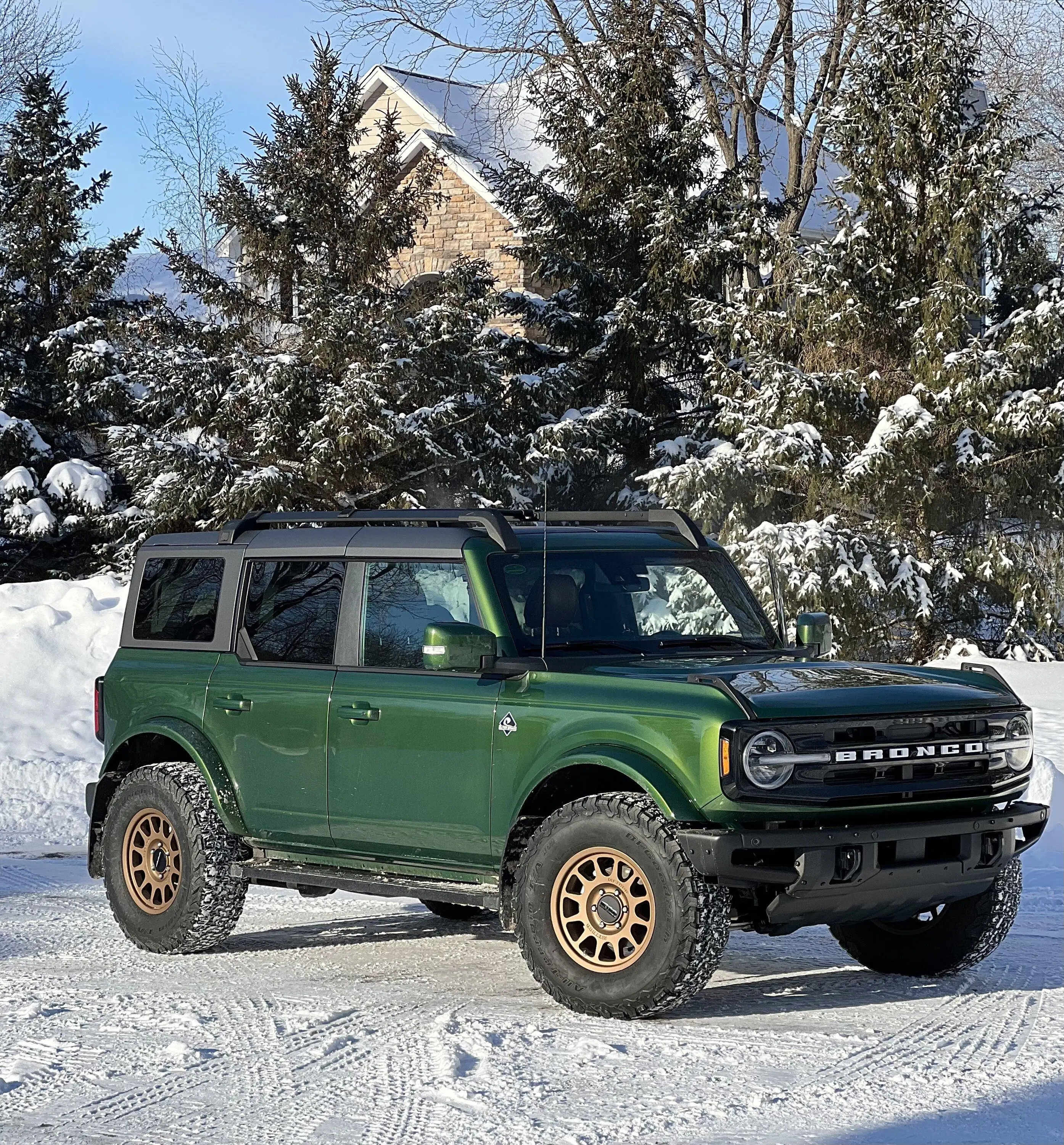 Ford Bronco ERUPTION GREEN Bronco Club EB13D195-AA7A-444F-80F9-099EBA5236A9