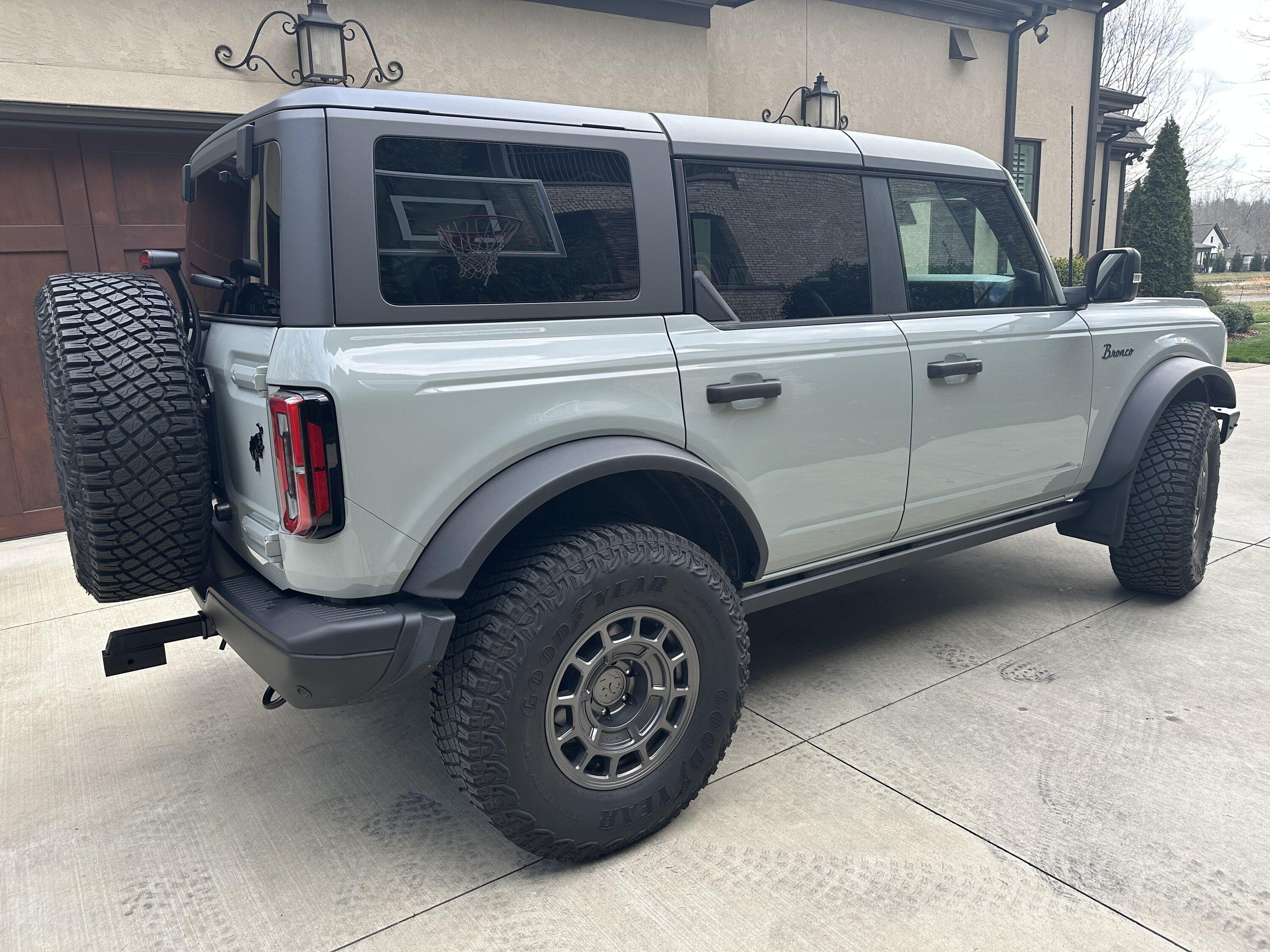Ford Bronco CACTUS GRAY Bronco Club IMG_0268