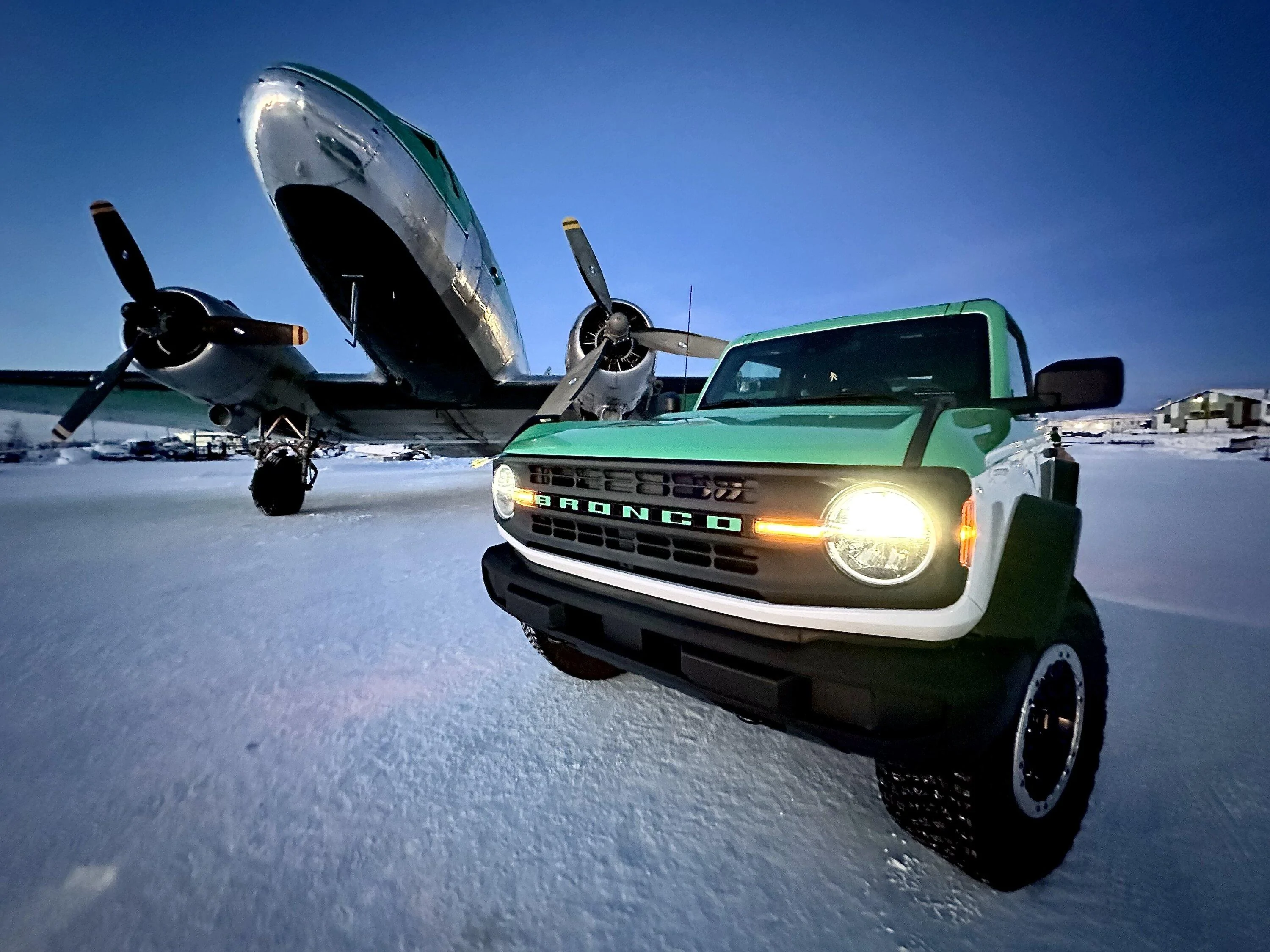 Ford Bronco Retro Look 2-Tone Basequatch w/ Buffalo Green Wrap AF55483B-FE5B-4B5A-998C-78CBF16FA908