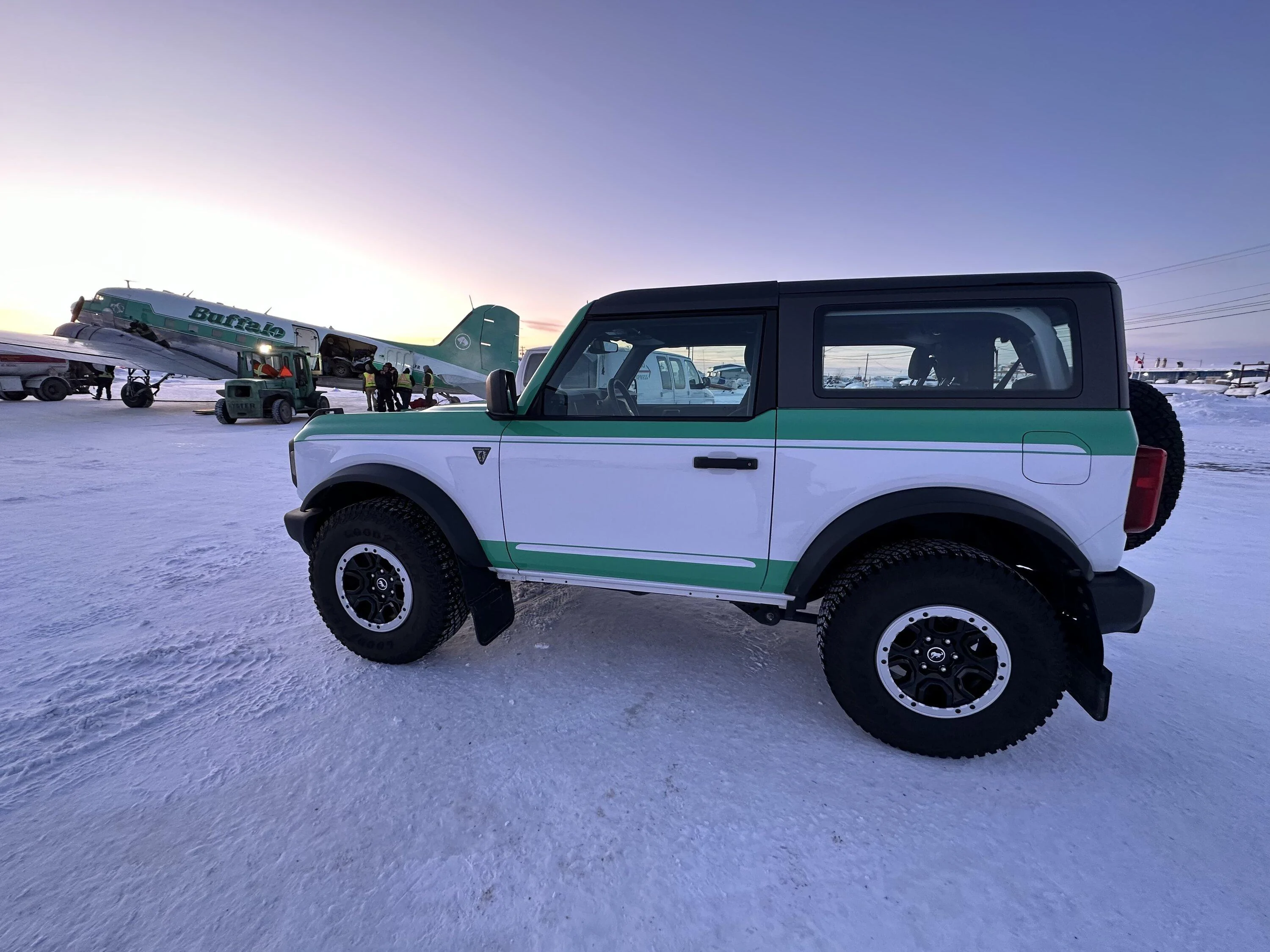 Ford Bronco Retro Look 2-Tone Basequatch w/ Buffalo Green Wrap 1B62B805-1EFC-4194-B094-CD0B2C8F1149
