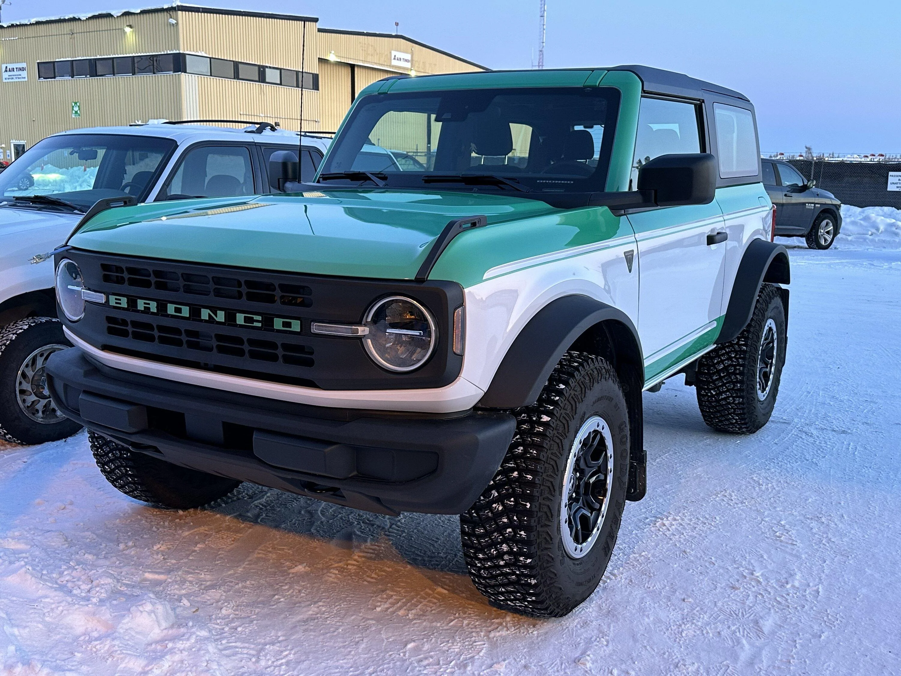 Ford Bronco Retro Look 2-Tone Basequatch w/ Buffalo Green Wrap 3562847A-4956-4560-9523-734EBABBC127