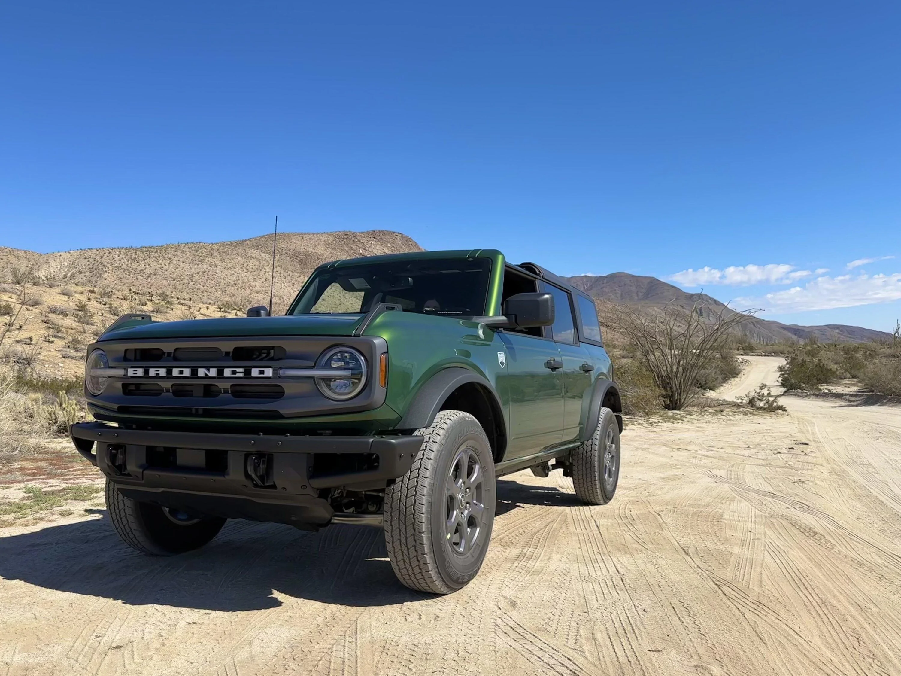 Ford Bronco ERUPTION GREEN Bronco Club 57C6DC7B-29D9-40F6-83D9-9078A1EFC7F7
