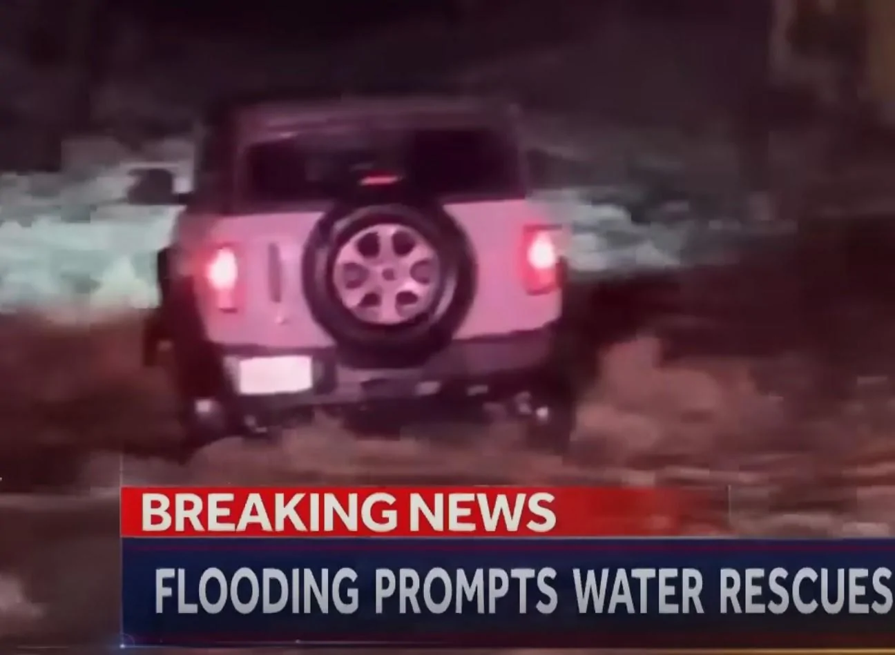Ford Bronco Bronco caught in flood waters, driver rescued by air m4ev3R