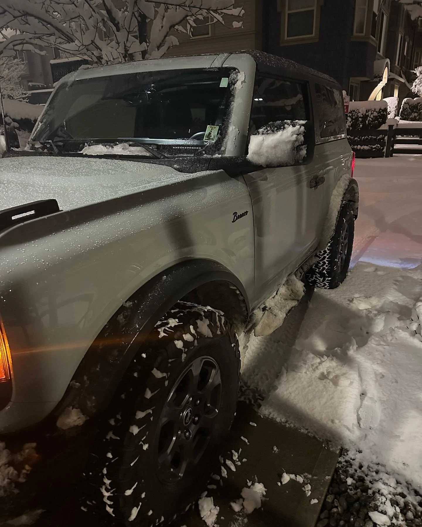 Ford Bronco CACTUS GRAY Bronco Club 40FEBD1F-C9B0-44A0-85E1-D6EE6146D3B2