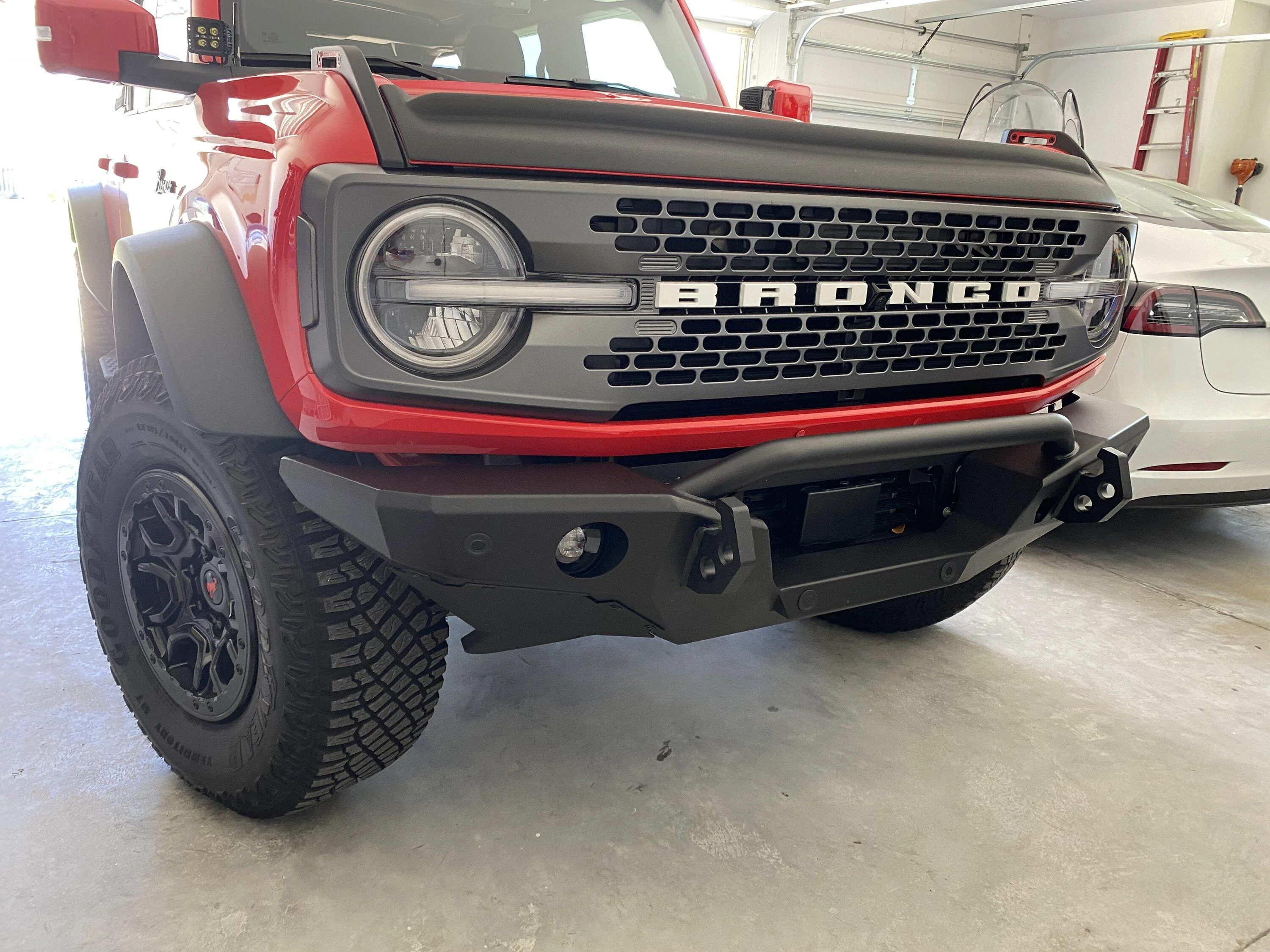 Ford Bronco RACE RED Bronco Club 022E4D4B-5A86-4D48-8BF3-4E6AEF35AF0D