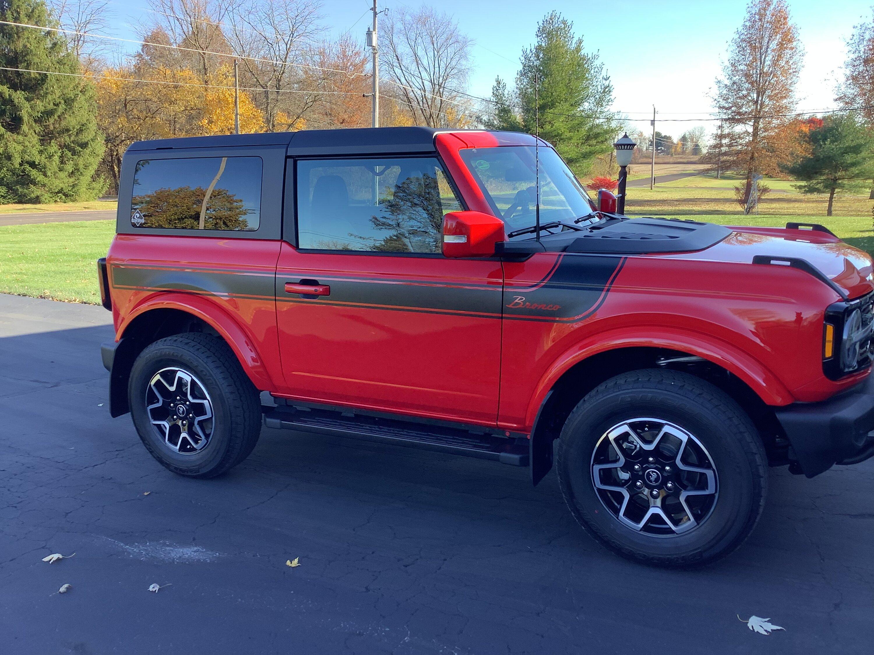 Ford Bronco RACE RED Bronco Club 5F8FCB39-A2FF-40BB-88C4-D0C58B34B1C8