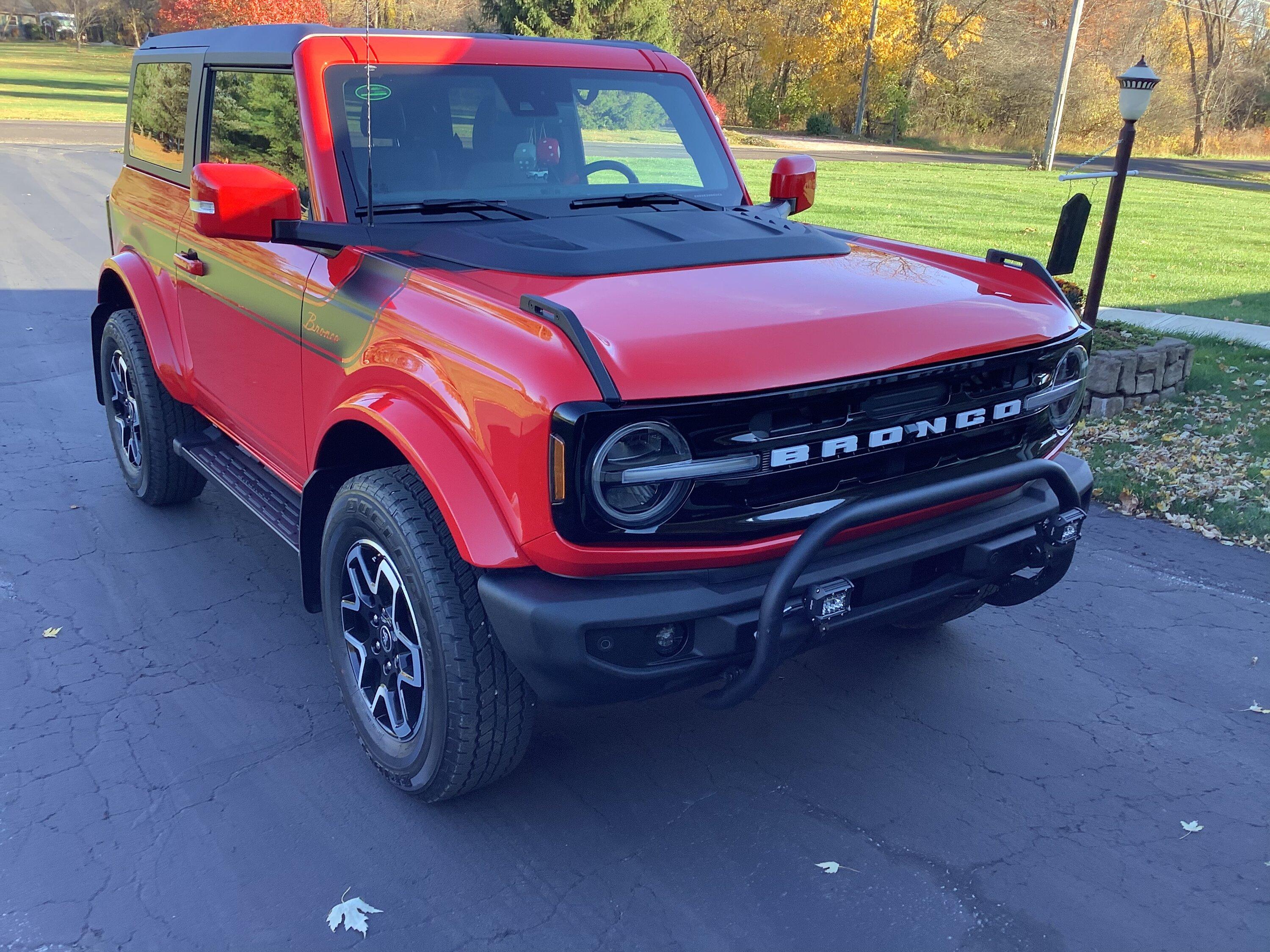 Ford Bronco RACE RED Bronco Club D24DF9C4-819D-426C-B048-5AB8F7707409