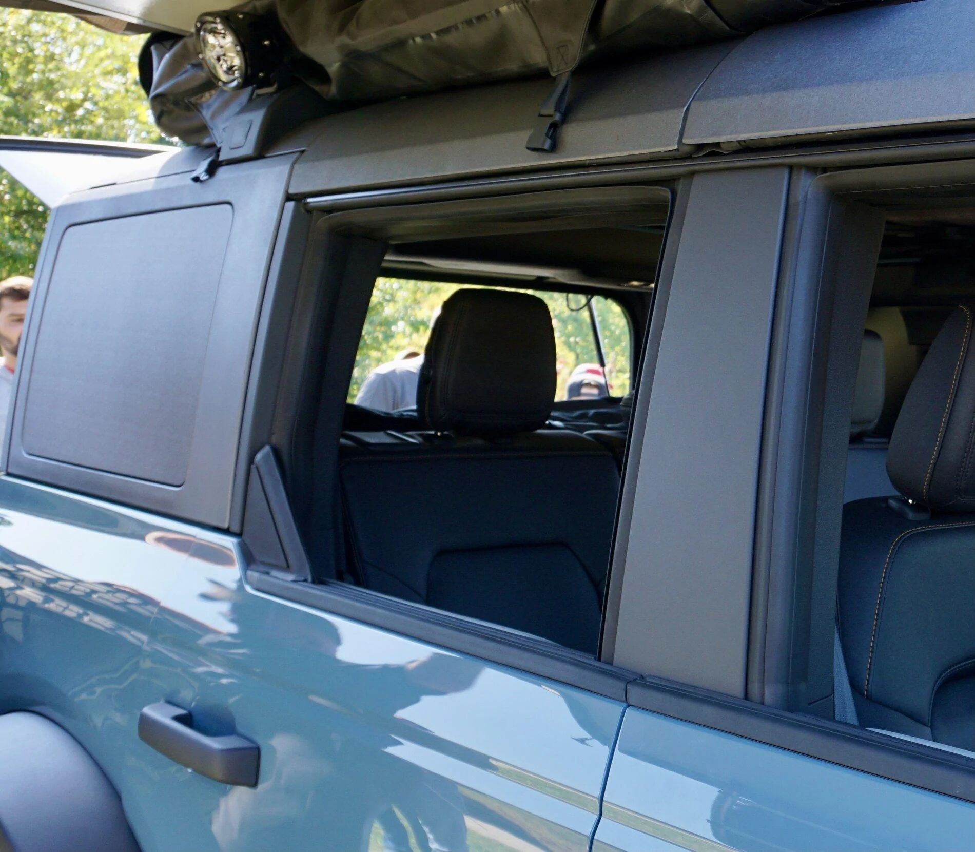 Ford Bronco Second row windows (4-door) C1AD567A-DE4F-484F-B3AA-01E26910B5FE