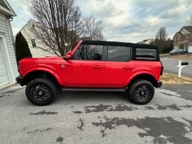 Ford Bronco RACE RED Bronco Club B28596E7-2662-46FC-BF7E-930BA66E2C44