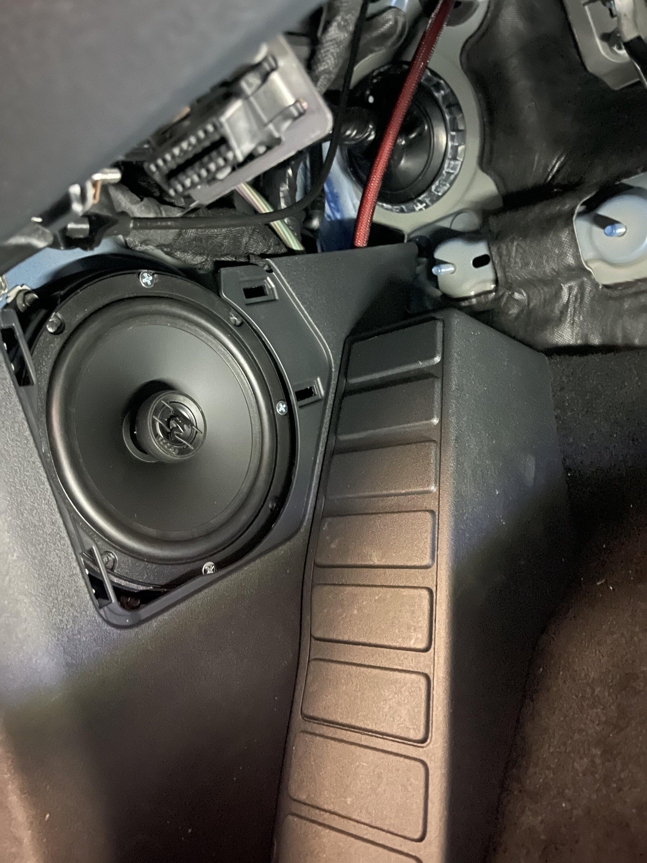 Ford Bronco Terrible upgraded stereo. 70A50ECA-4E6F-468A-8708-7CE8AB4024A7