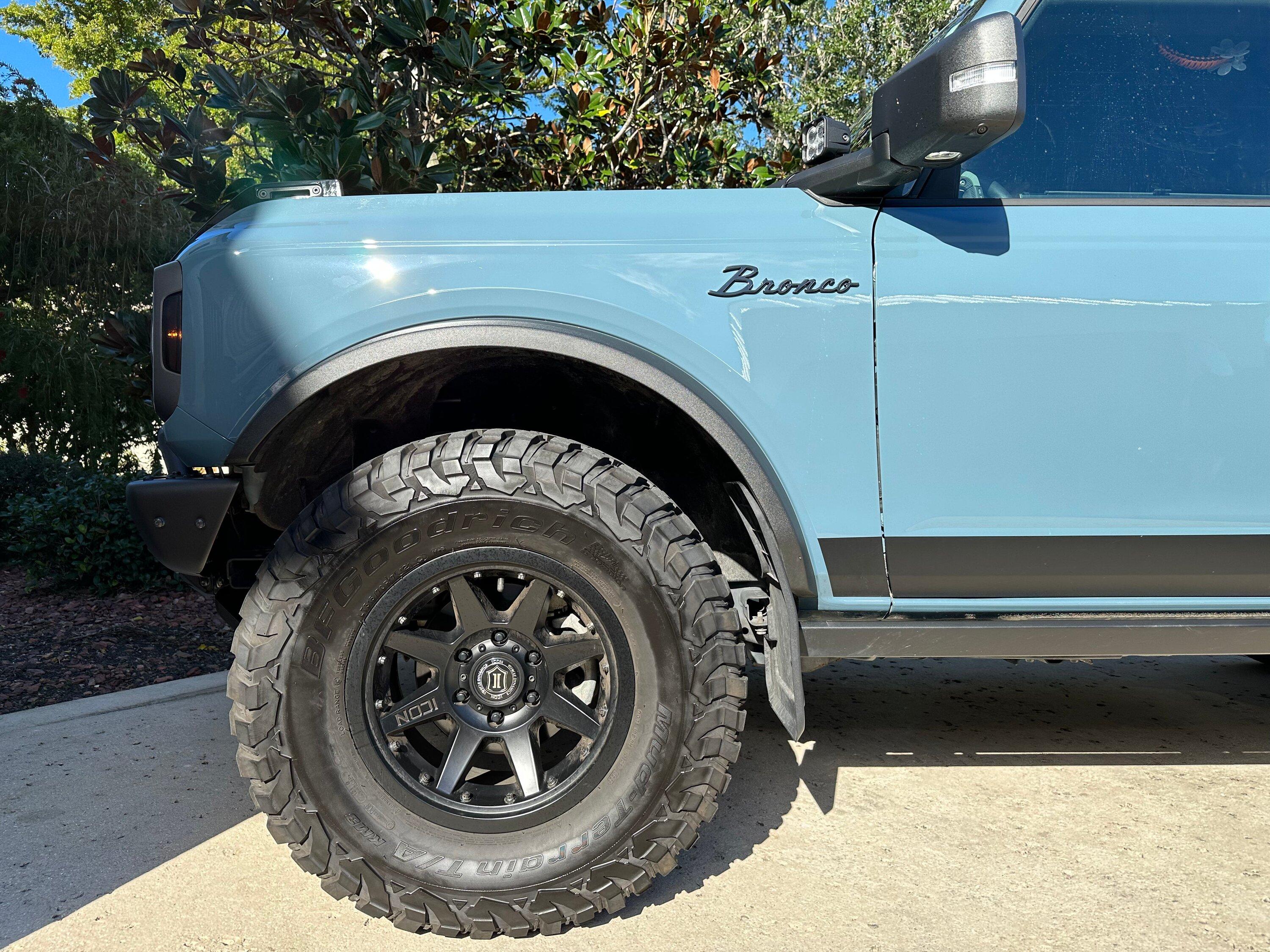 Ford Bronco Officially Licensed Ford Fender Cursive Script Emblems (Satin Black, Black Chrome) image_4000x@2x.progressiv