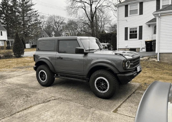Ford Bronco Would you rather Black Diamond (mid) vs Base with Sasquatch 1677680000071