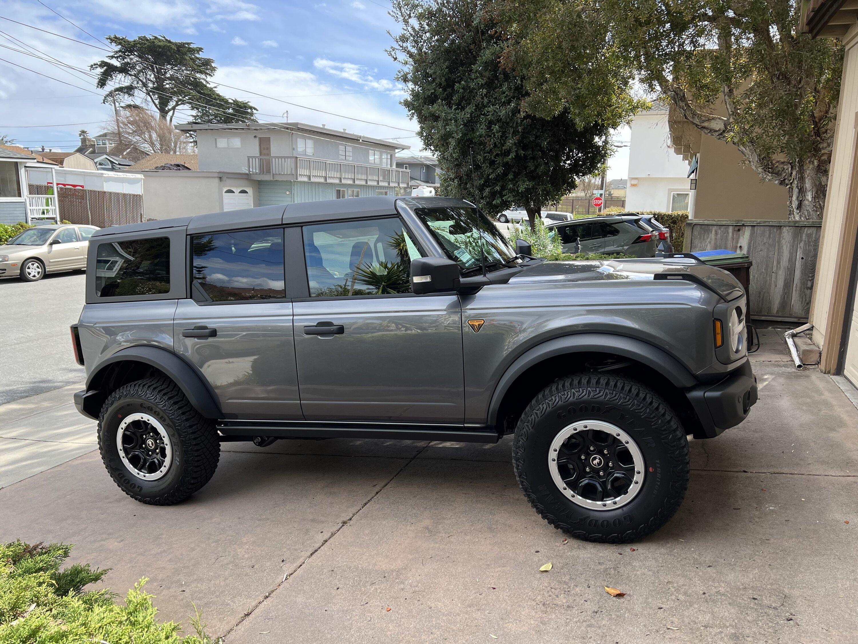 Ford Bronco CARBONIZED GRAY Bronco Club 432F71F5-3A43-48D4-A9A1-9B918894DFDD