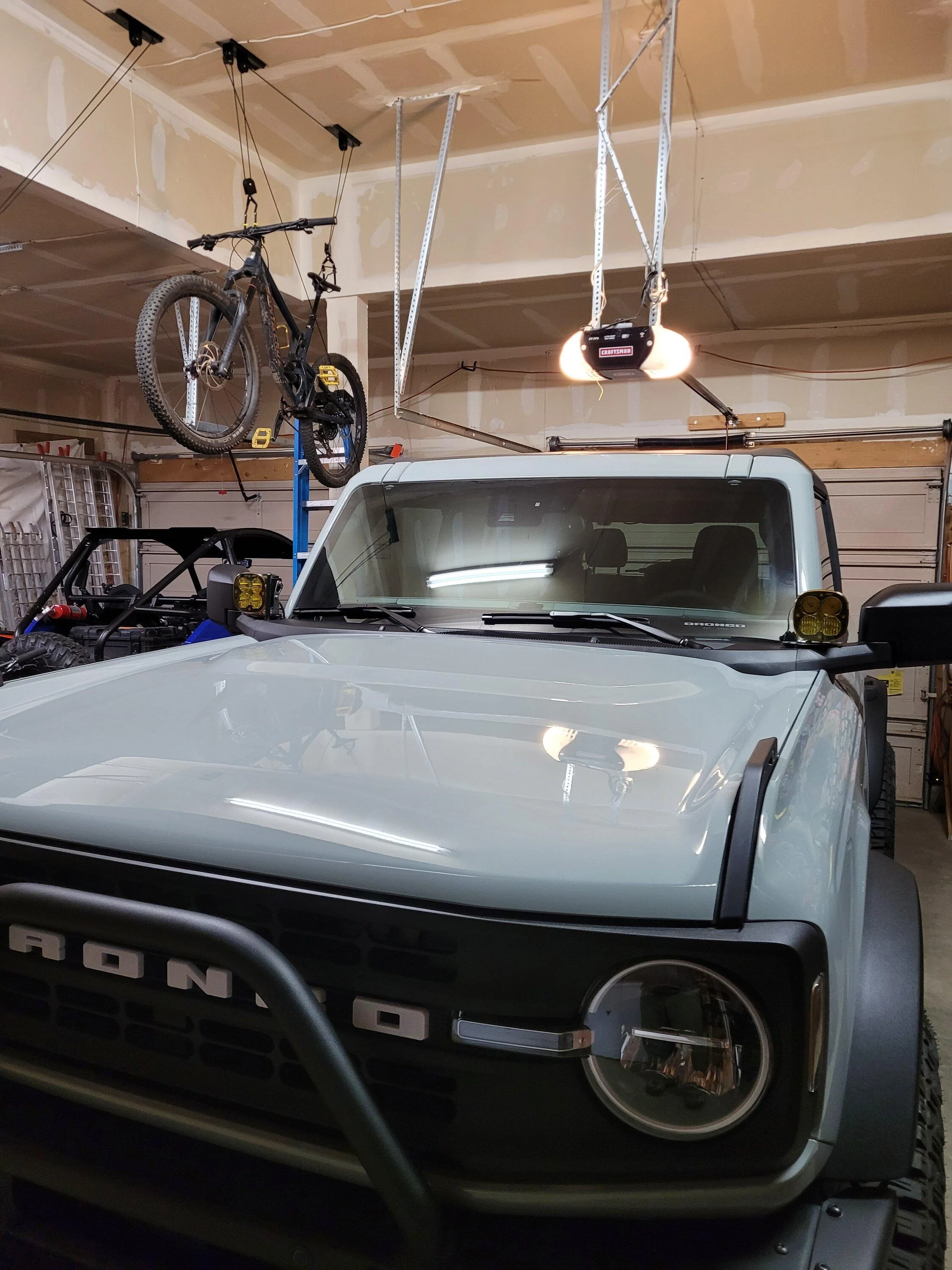 Ford Bronco 2023 2-Door Base FakeSquatch build bronco bd 1