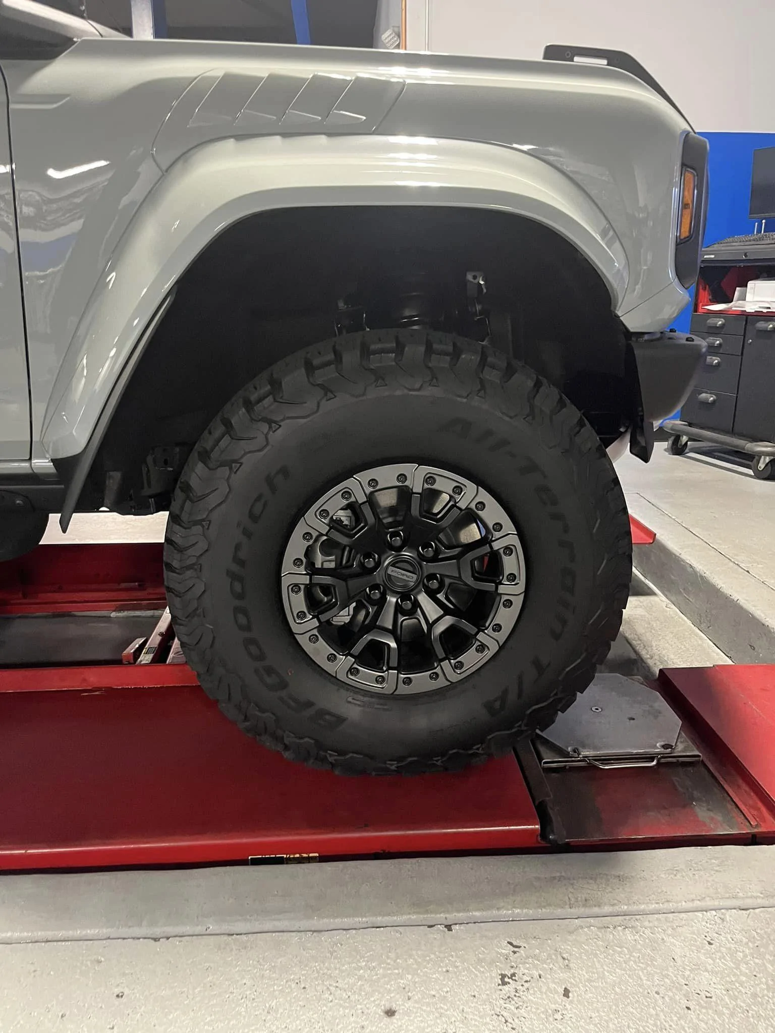 Ford Bronco CACTUS GRAY Bronco RAPTOR Photos Thread 4206826_1200028470655542_5482578024341957976_n-jpg