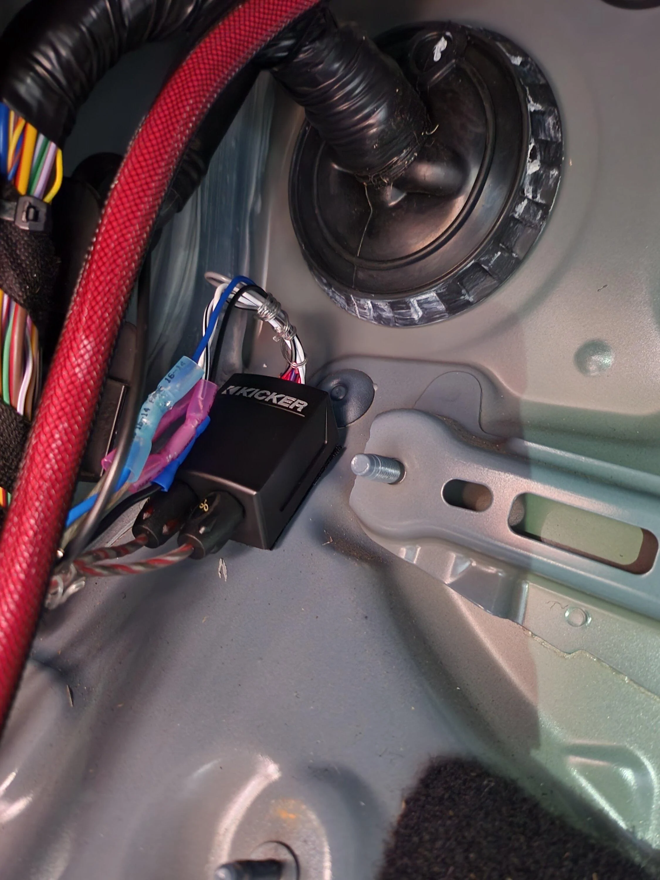 Ford Bronco Stinger tailgate sub installed, Stinger 700w amp install under driver seat with pics, 6.5 Mabett rear Kickers 20230301_141120