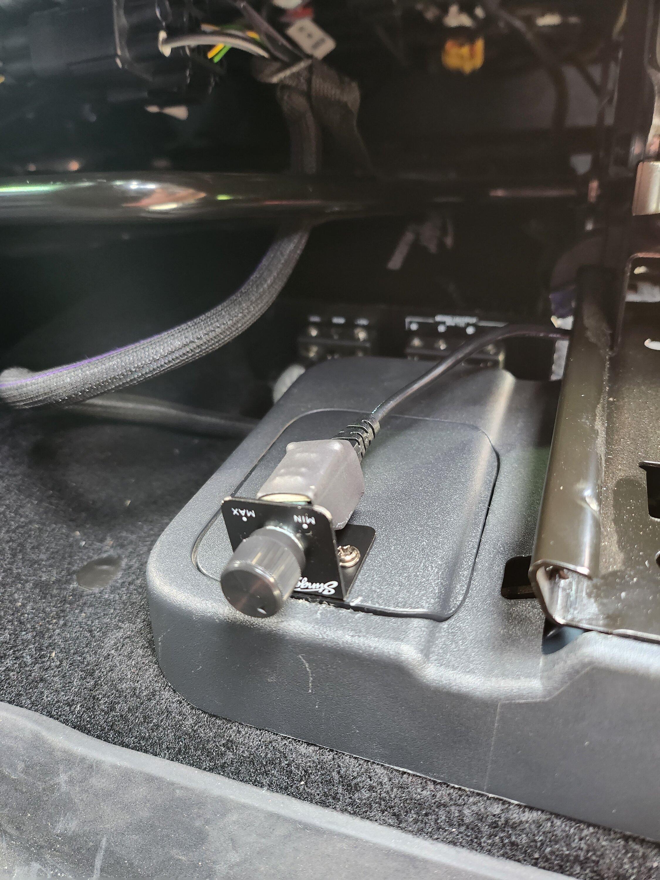 Ford Bronco Stinger tailgate sub installed, Stinger 700w amp install under driver seat with pics, 6.5 Mabett rear Kickers 20230301_143501