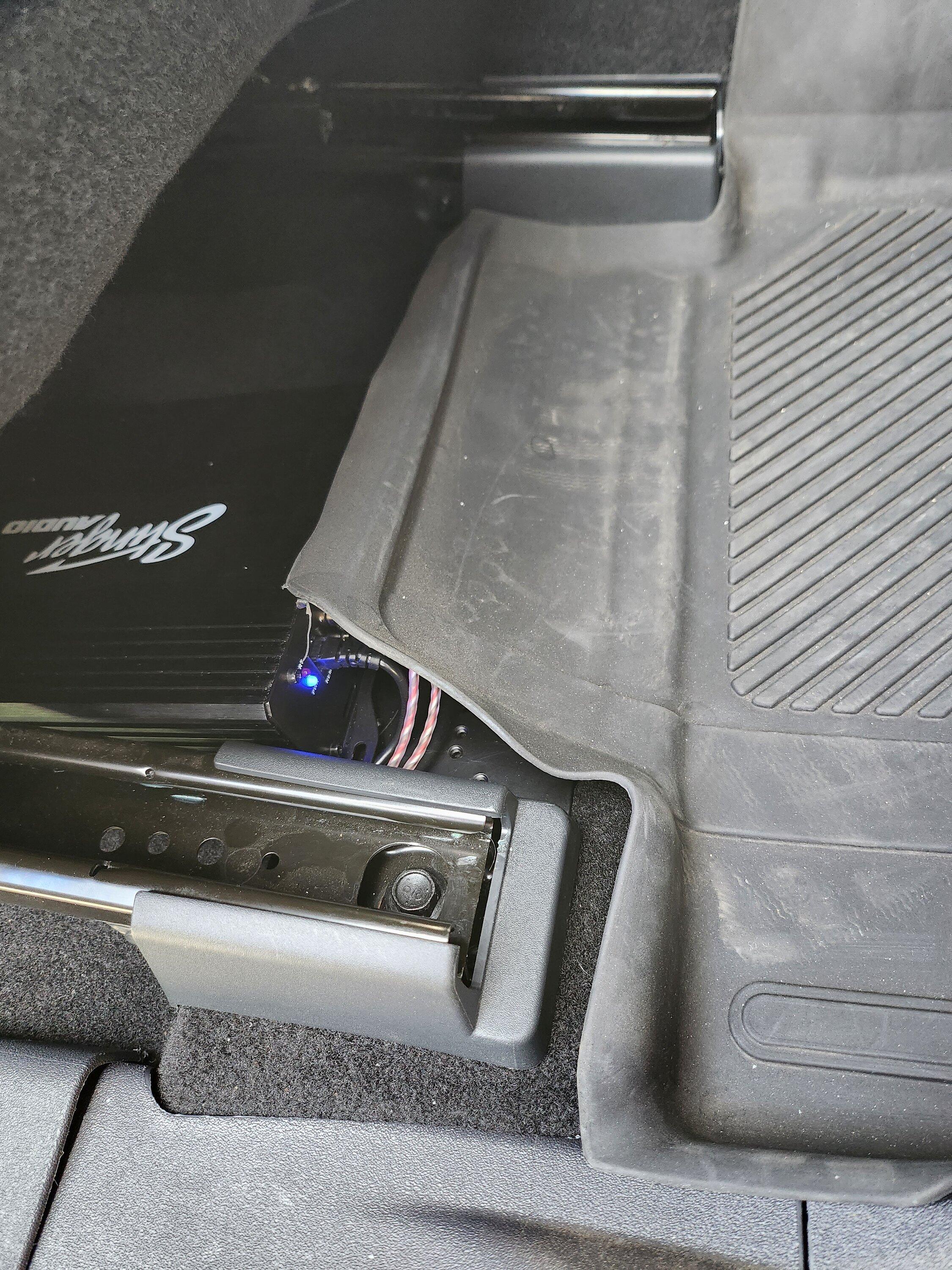Ford Bronco Stinger tailgate sub installed, Stinger 700w amp install under driver seat with pics, 6.5 Mabett rear Kickers 20230301_150045