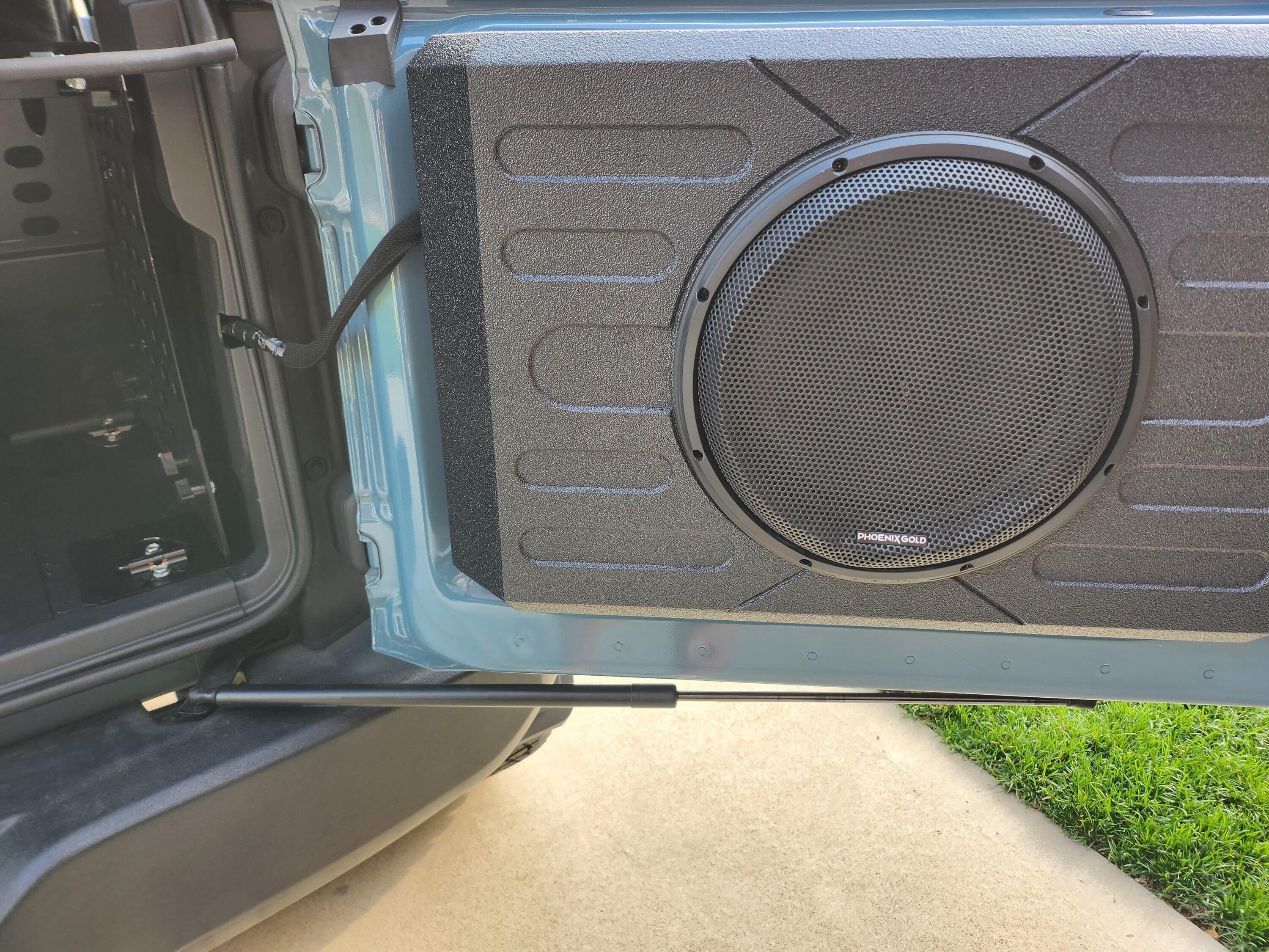 Ford Bronco Stinger tailgate sub installed, Stinger 700w amp install under driver seat with pics, 6.5 Mabett rear Kickers 20230301_160117