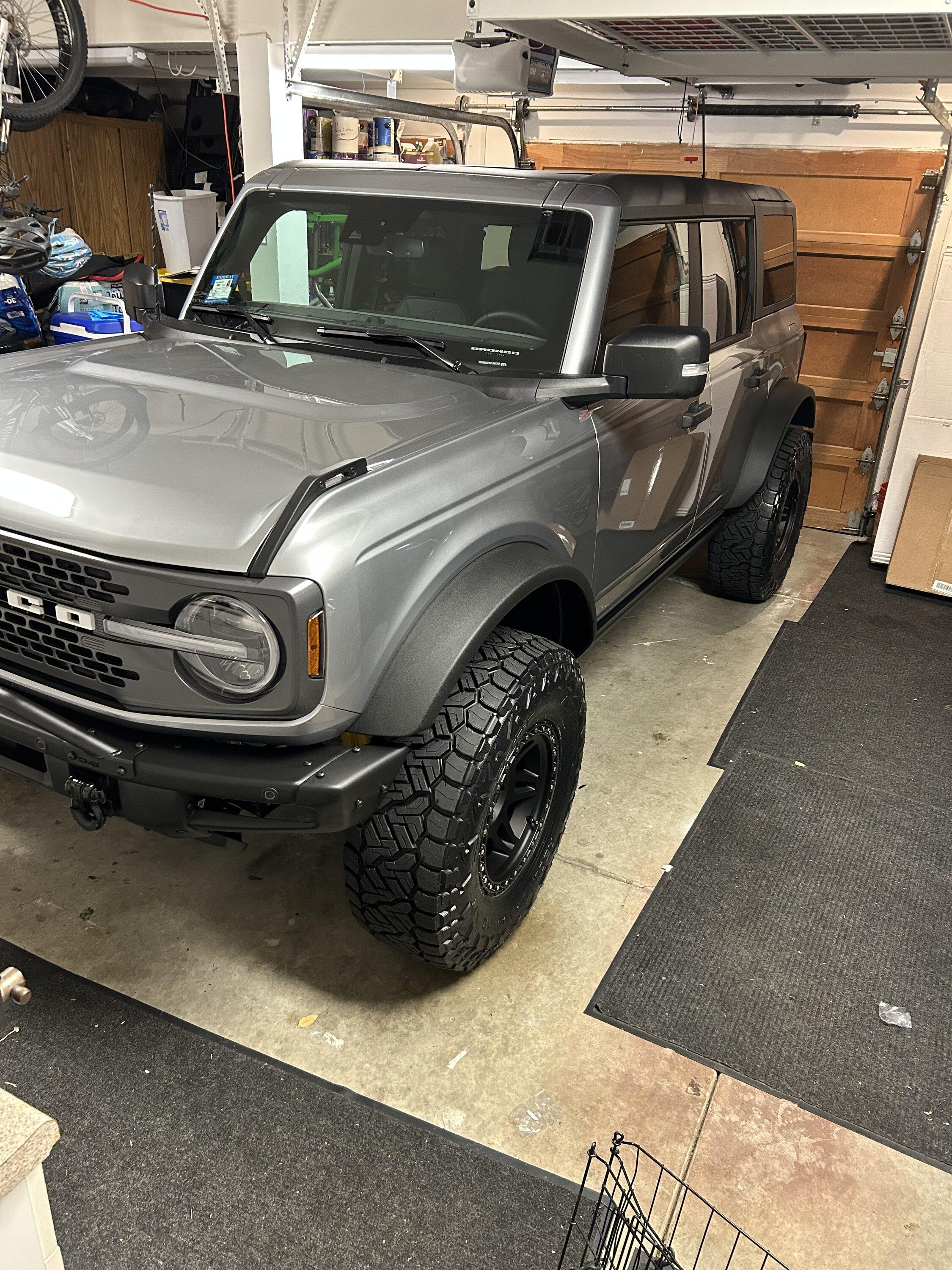 Ford Bronco ICONIC SILVER Bronco Club DB997C0A-358E-45C9-B0C8-59A0D19ECC34
