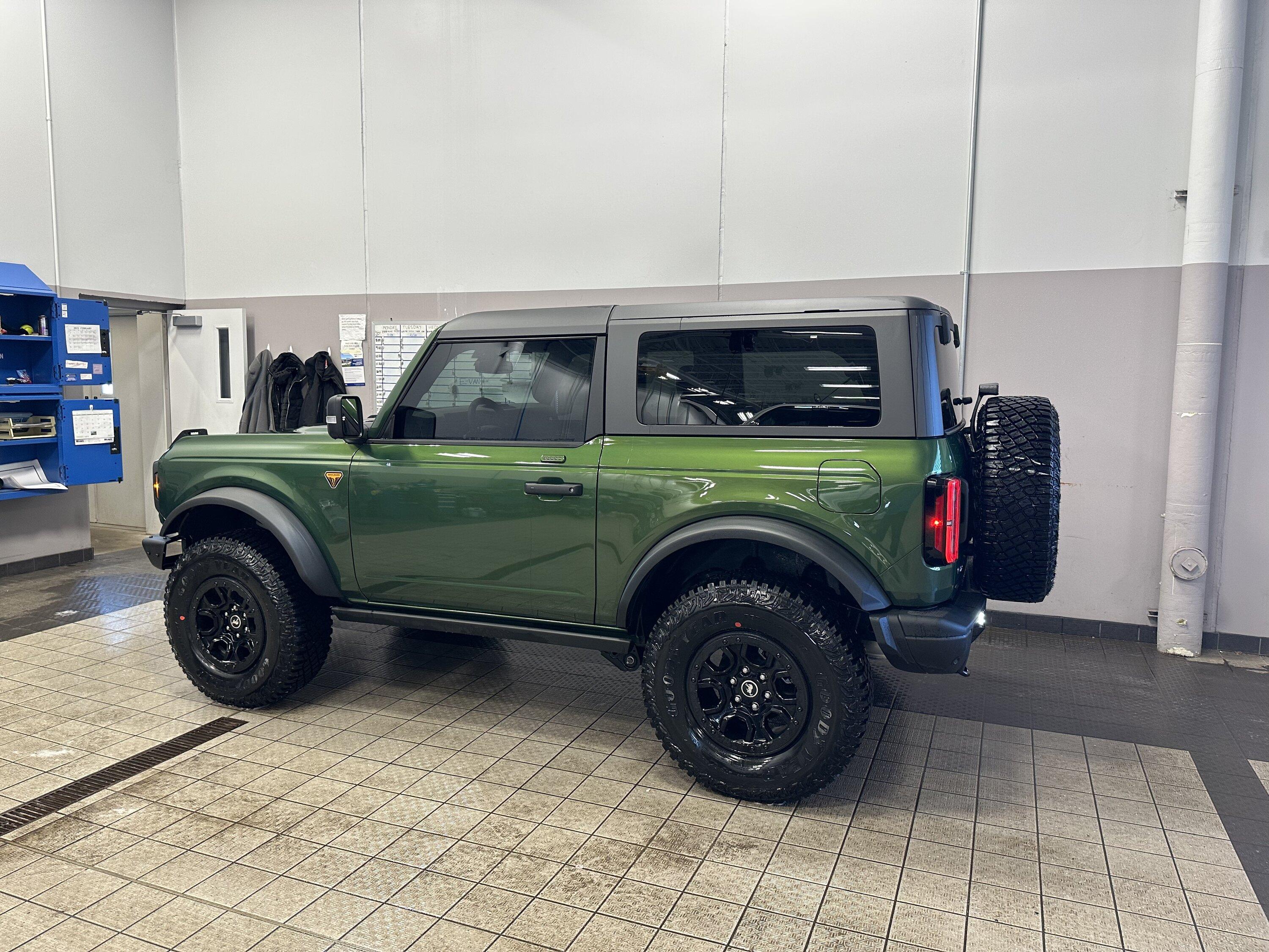 Ford Bronco ERUPTION GREEN Bronco Club 66AB0CBA-C252-4230-86B8-FBC14FB6D076