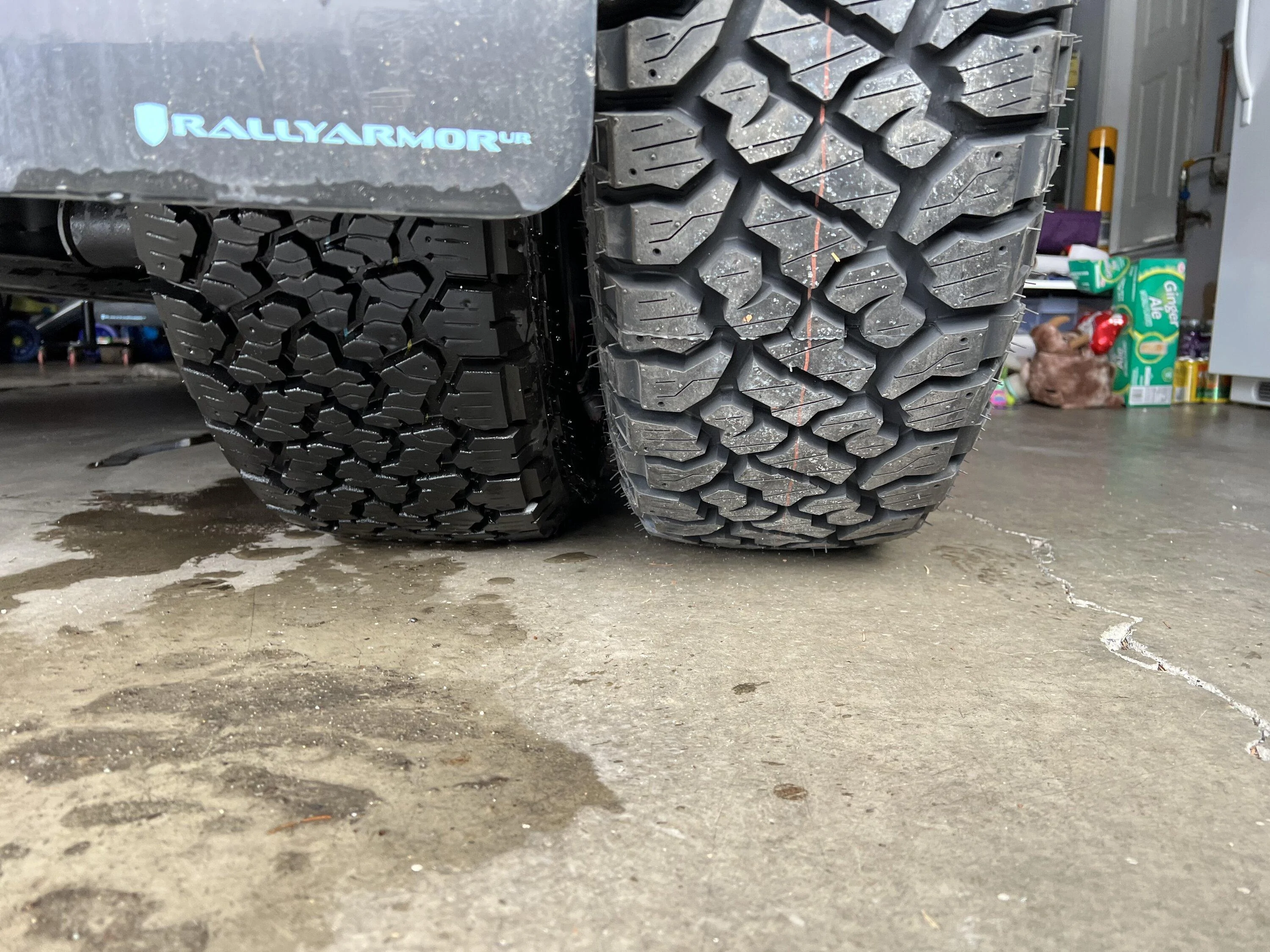 Ford Bronco Kenda Klever R/T 35x10.5x17 installed on Black Diamond Bronco with SAS Bilstein suspension 649350B6-3A12-4CBC-80FF-04D931EBE9CC